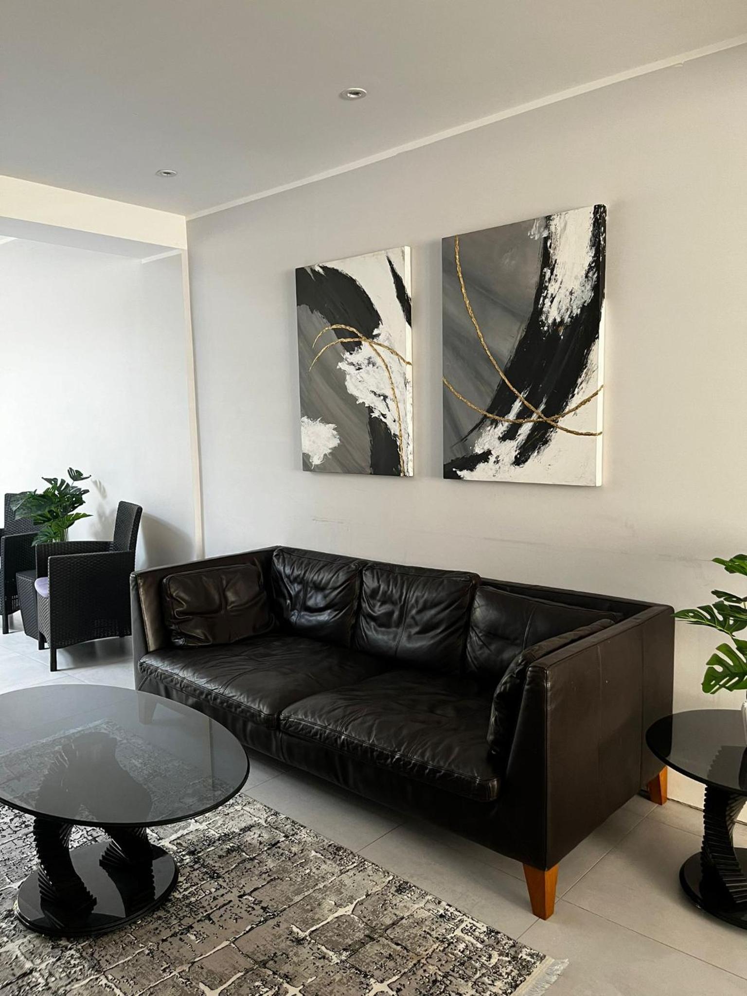 Five-Bedroom House photo 2