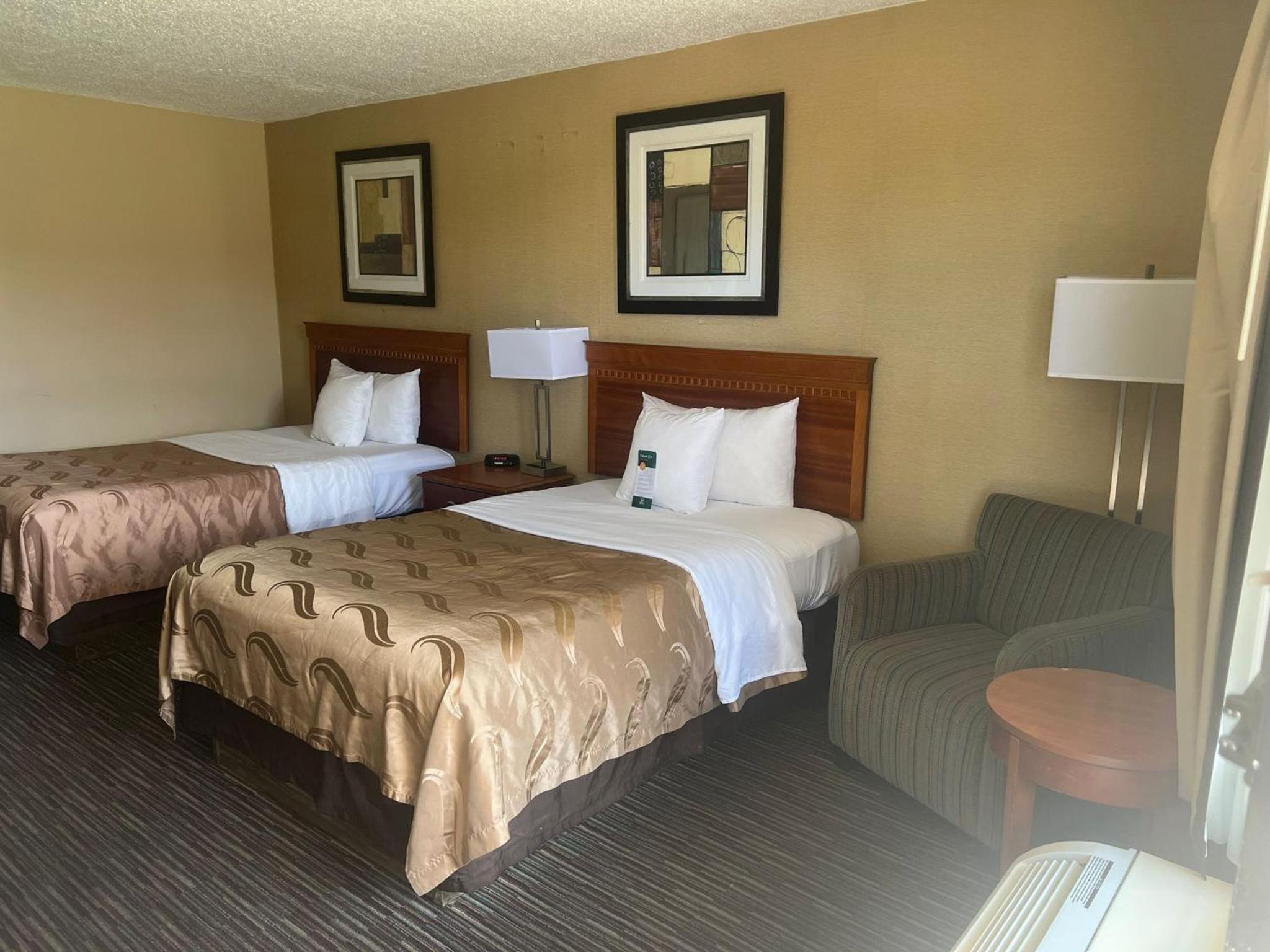 Double Room with Two Double Beds - Smoking photo 1