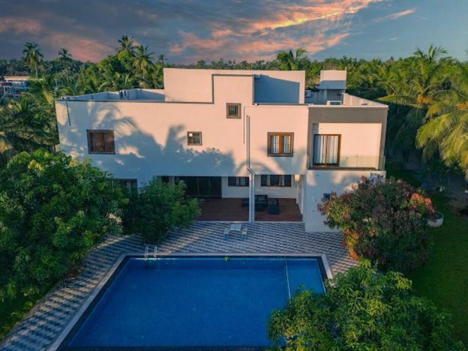 Villa photo 2