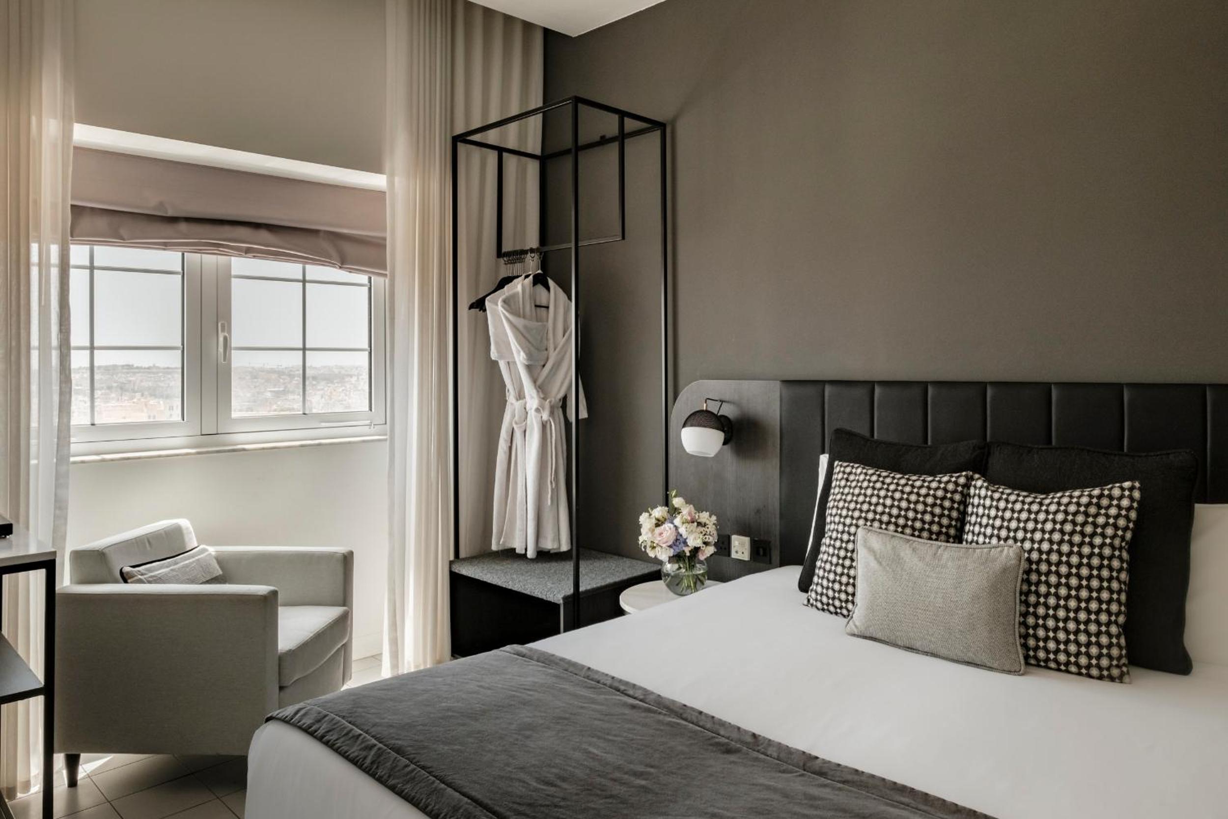 Junior Suite with Sea View - Photo 3