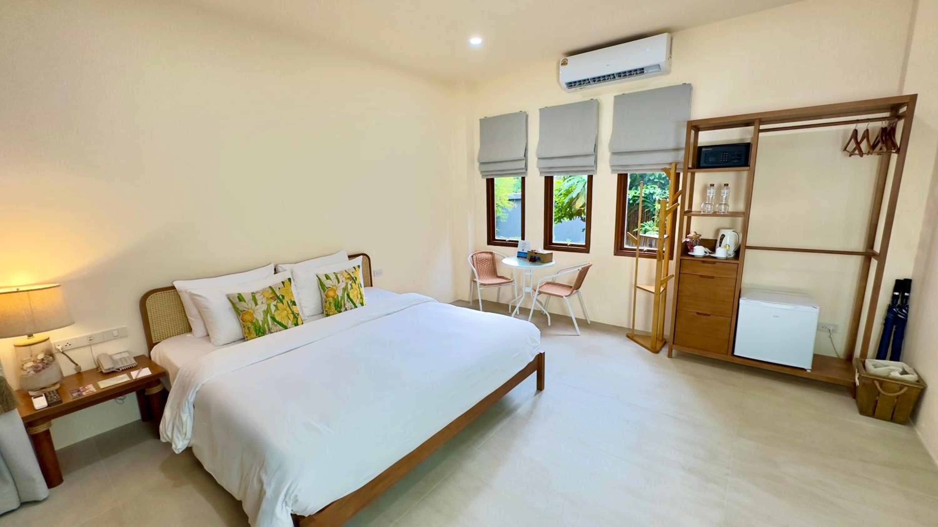 Standard Double Room - Photo 14