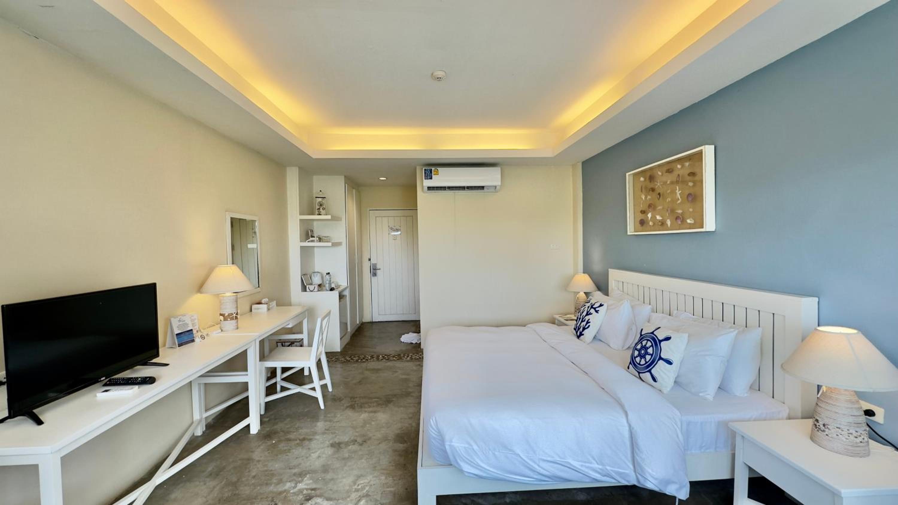 Standard Double Room - Photo 11