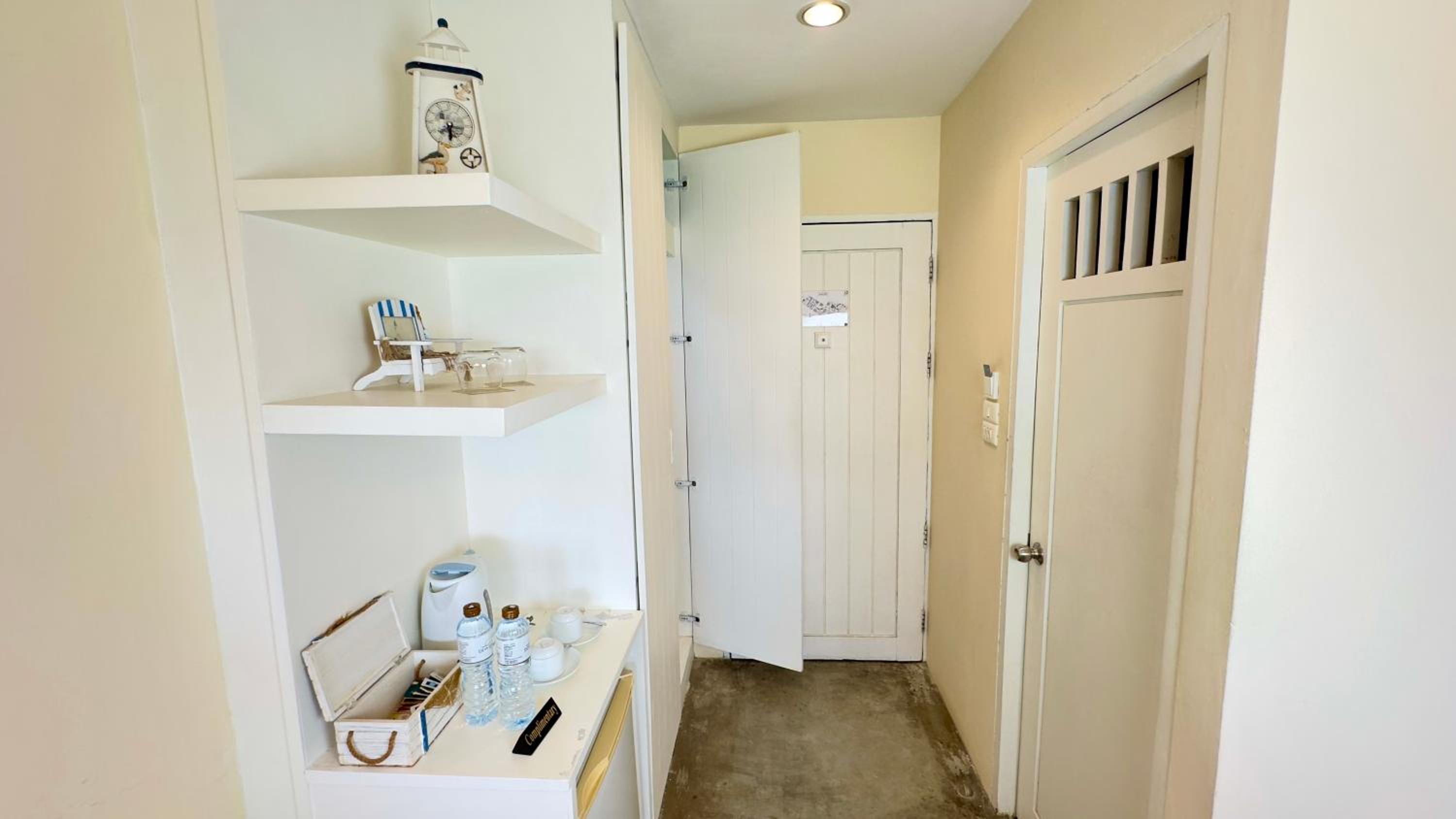 Standard Double Room - Photo 8