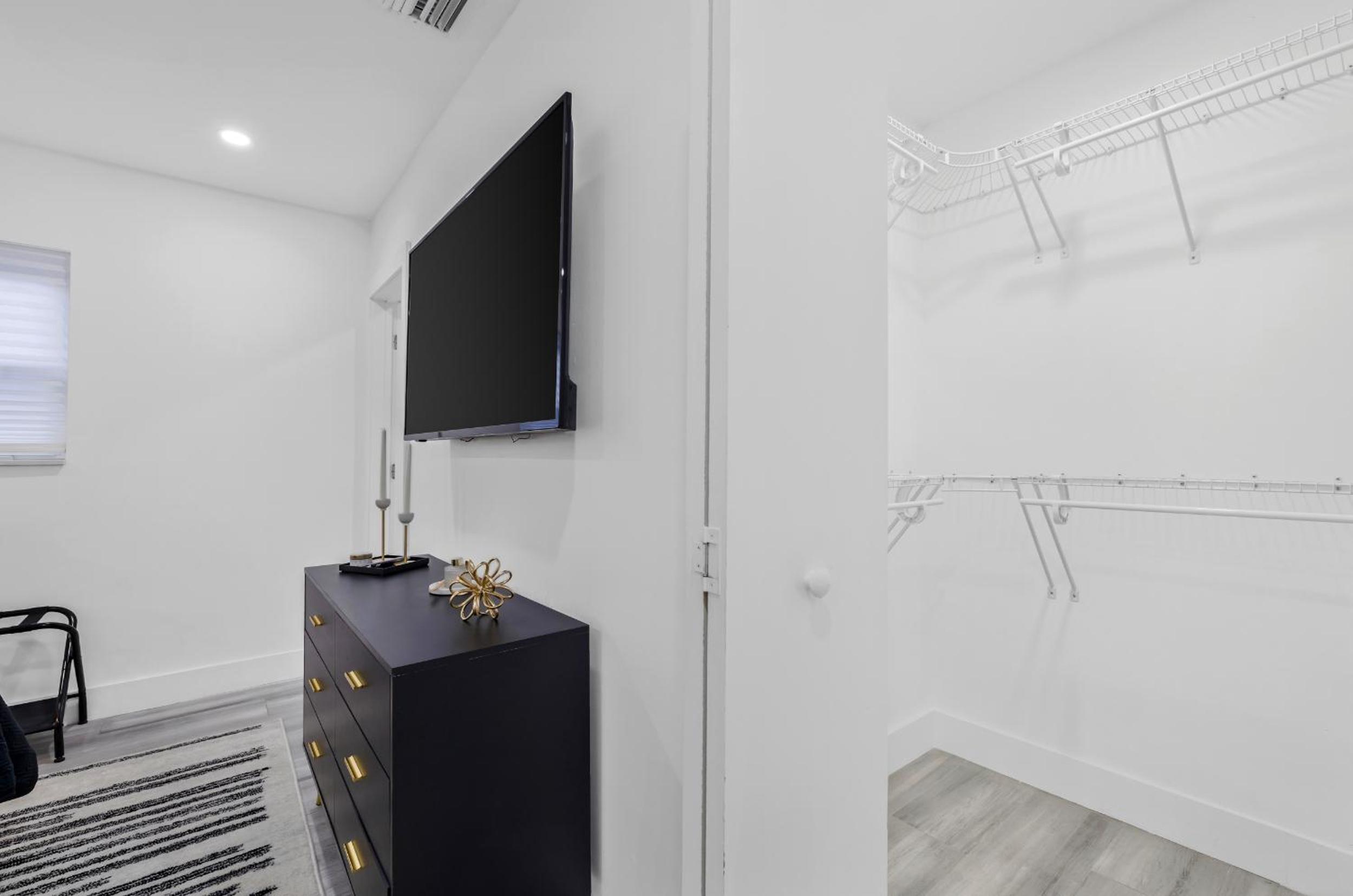 Four-Bedroom House photo 2