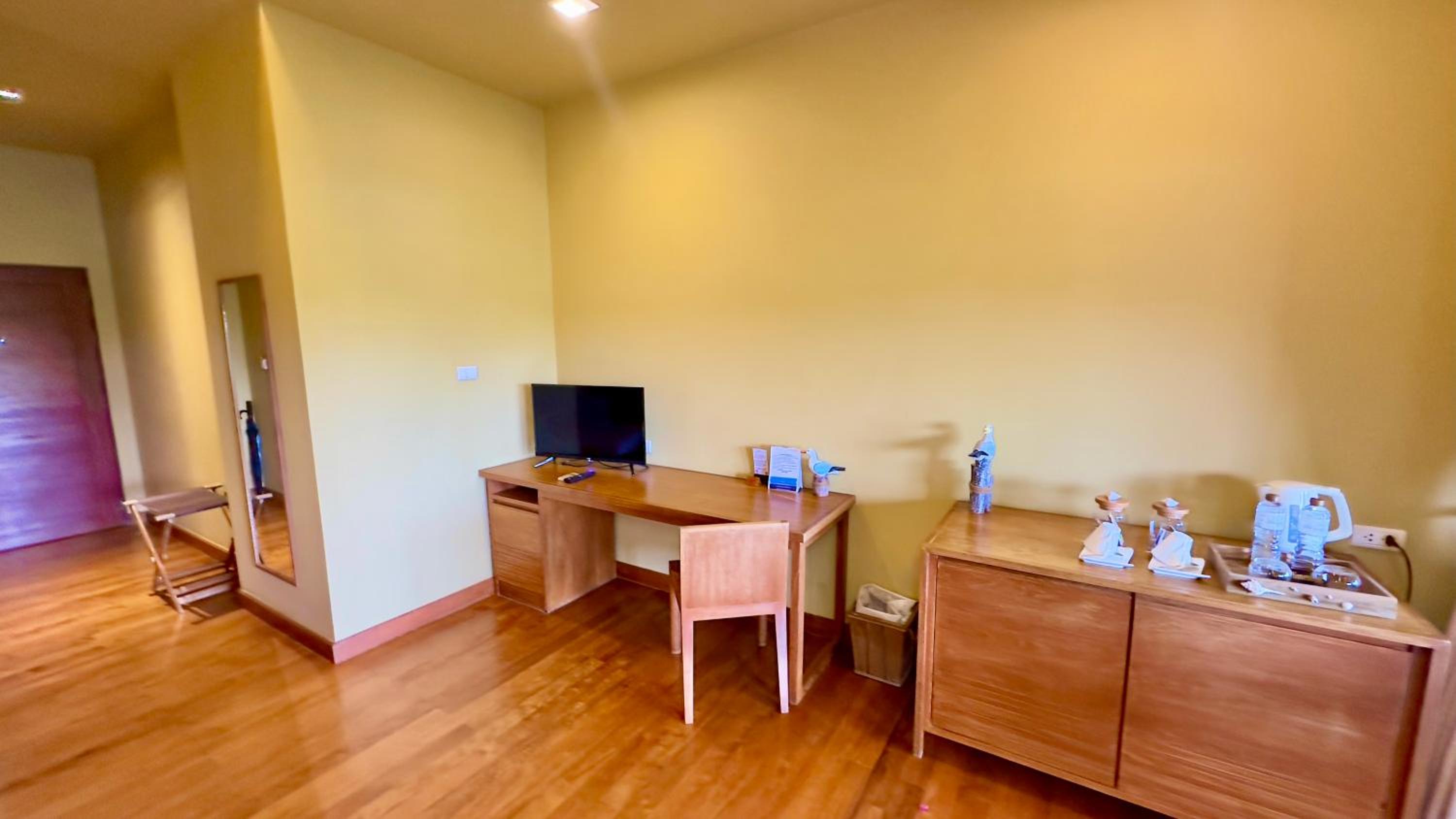 Deluxe Room - Photo 7