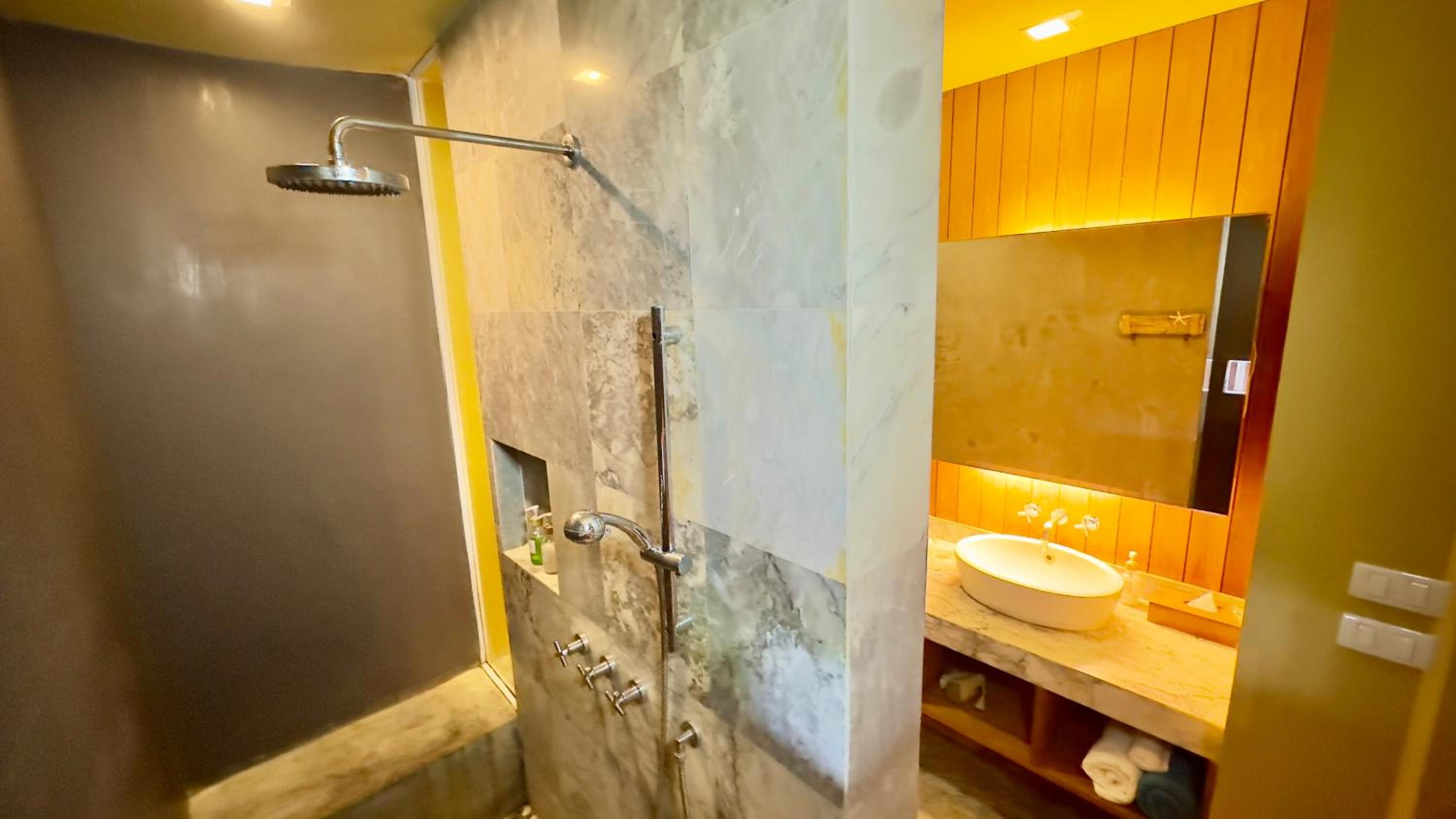 Deluxe Room - Photo 3