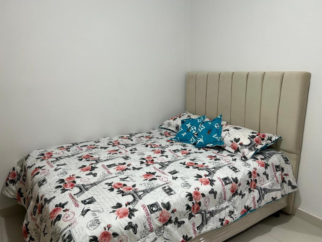 Three-Bedroom Apartment photo 2