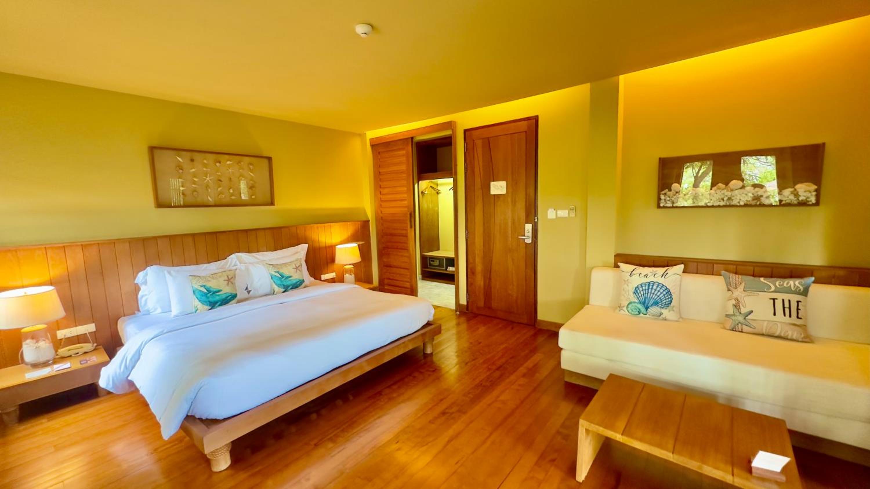 Grand Deluxe Room - Photo 1