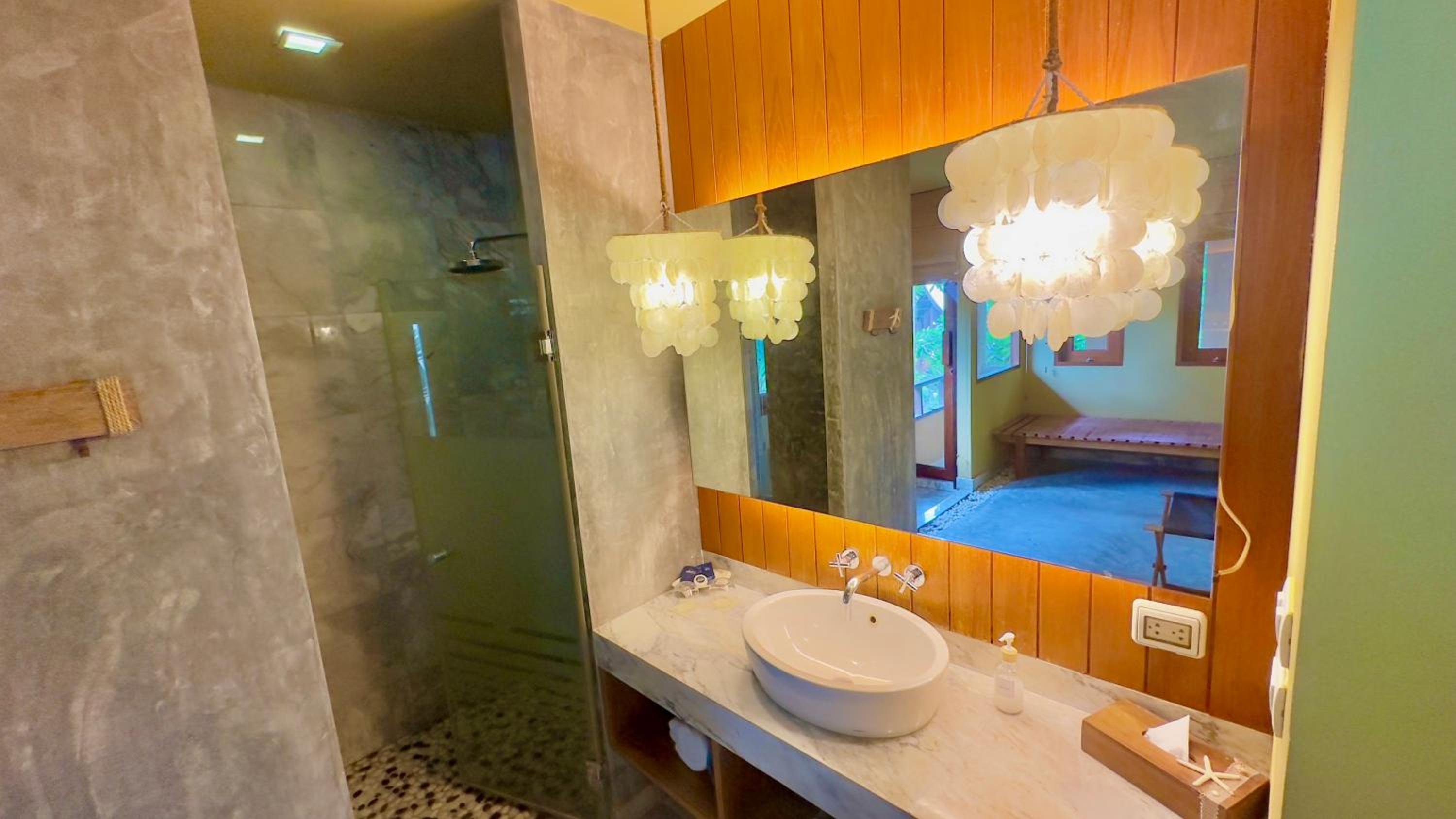 Grand Deluxe Room - Photo 8