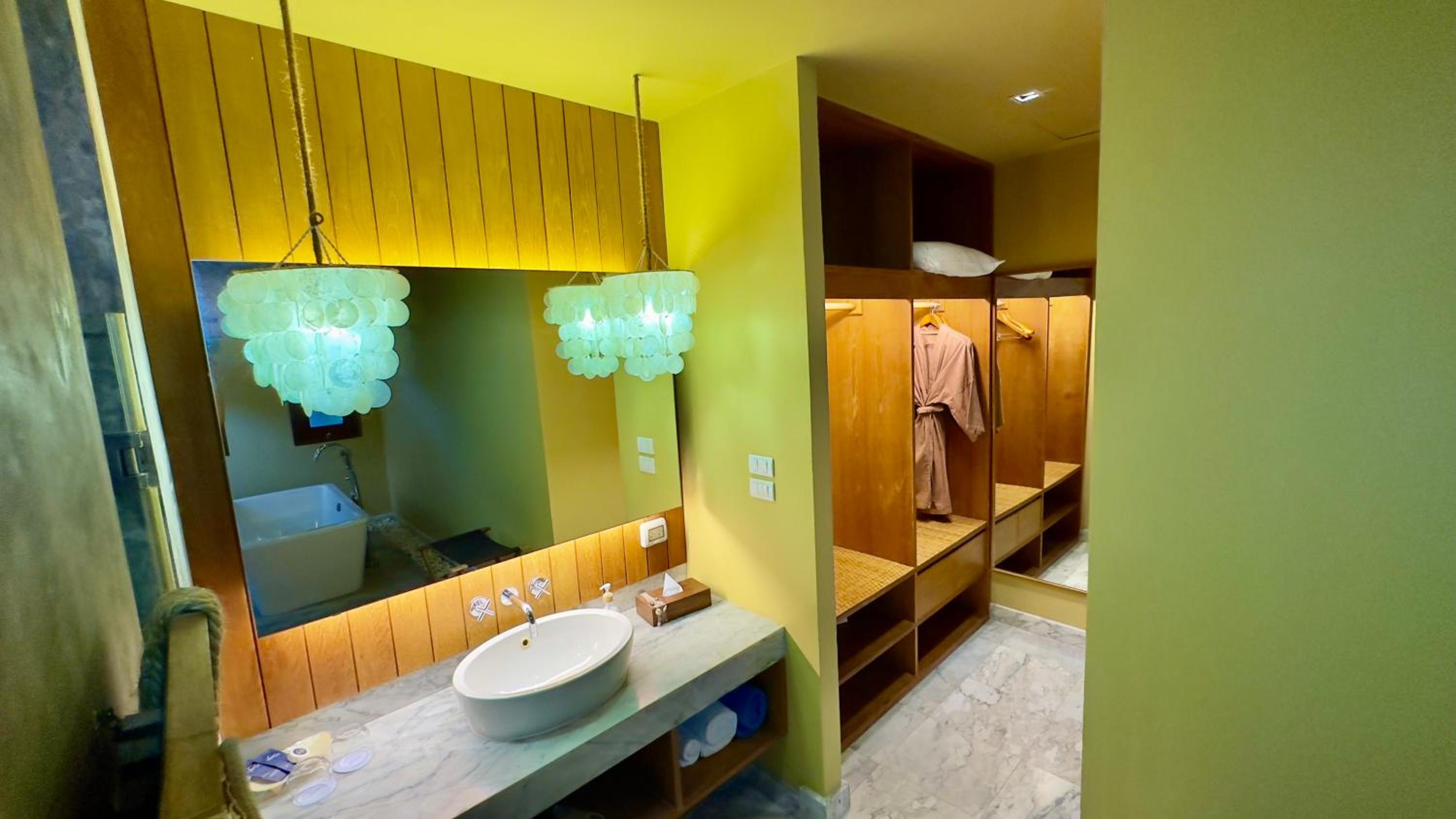 Grand Deluxe with Pool Access - Photo 13