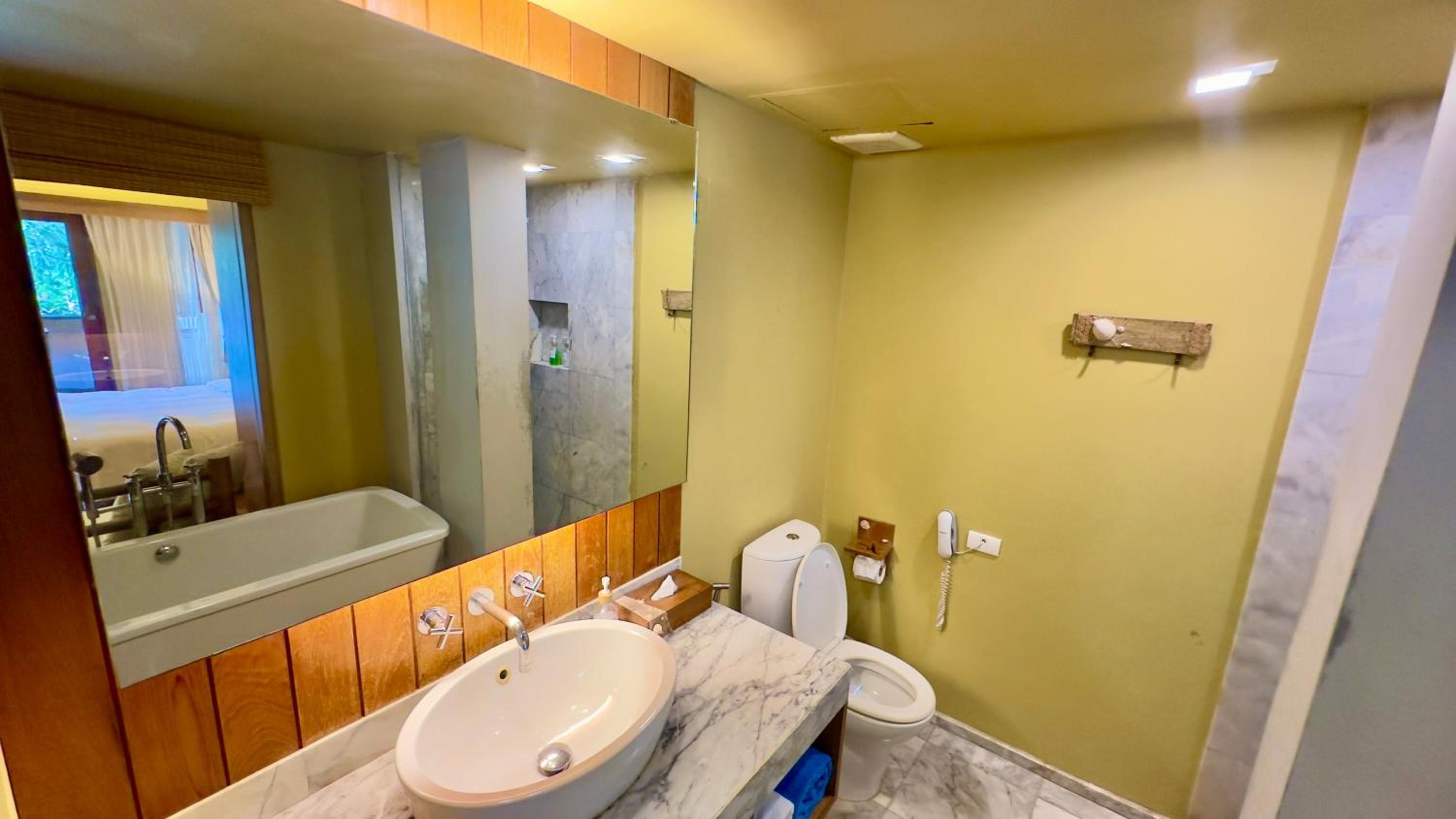Grand Deluxe with Pool Access - Photo 11