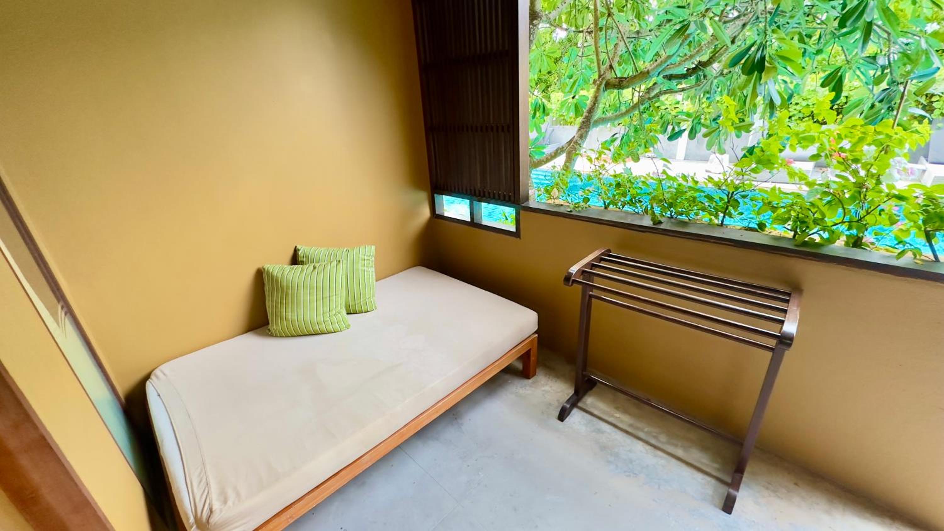 Grand Deluxe with Pool Access - Photo 10