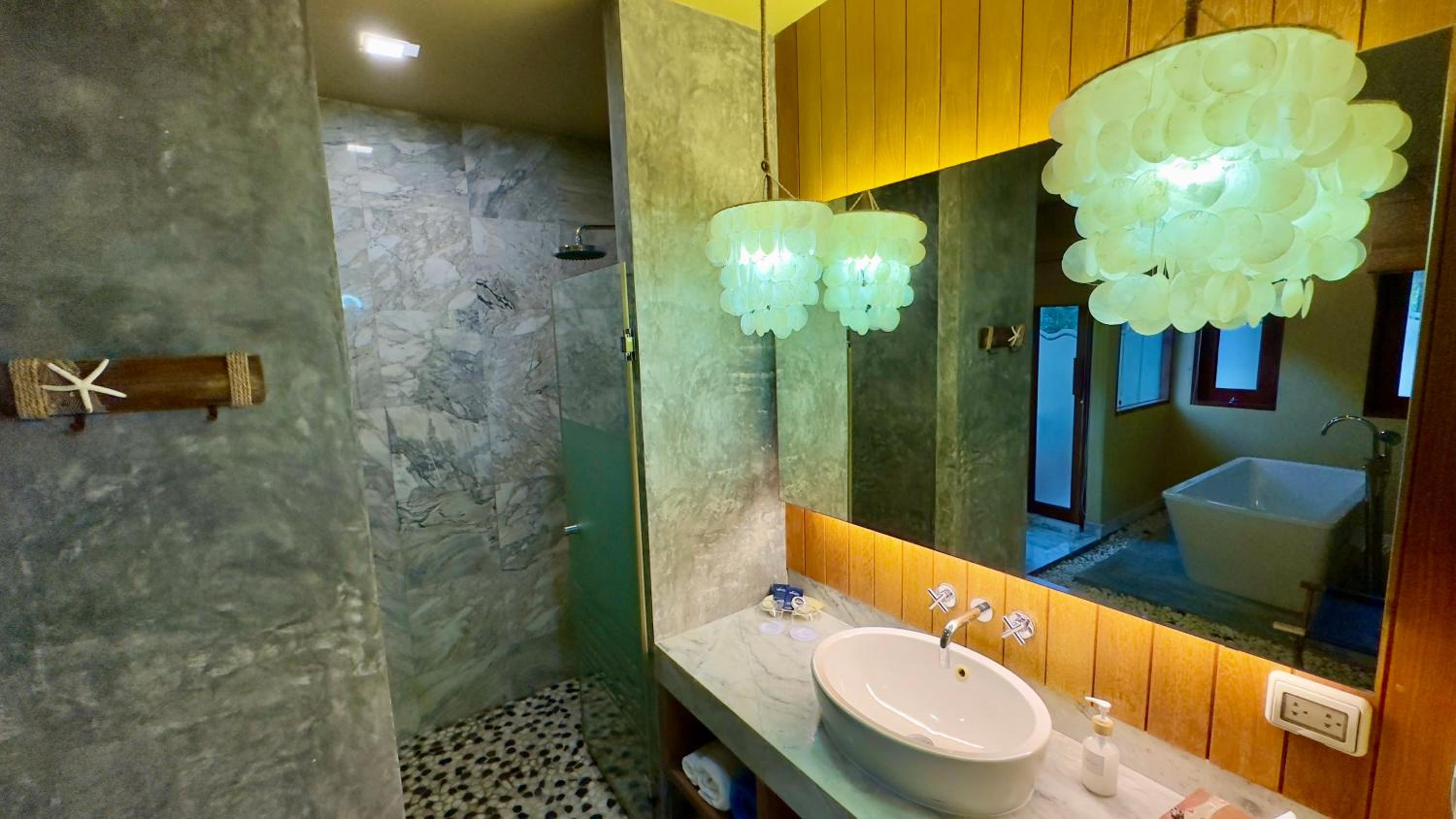 Grand Deluxe with Pool Access - Photo 2