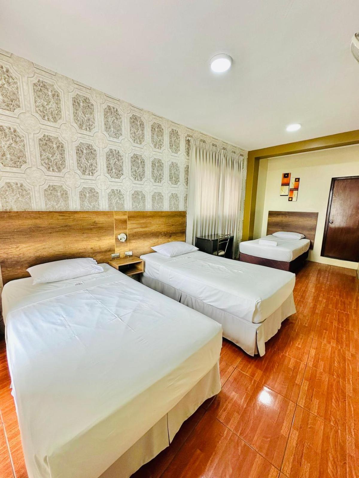 Triple Room with Private Bathroom photo 2
