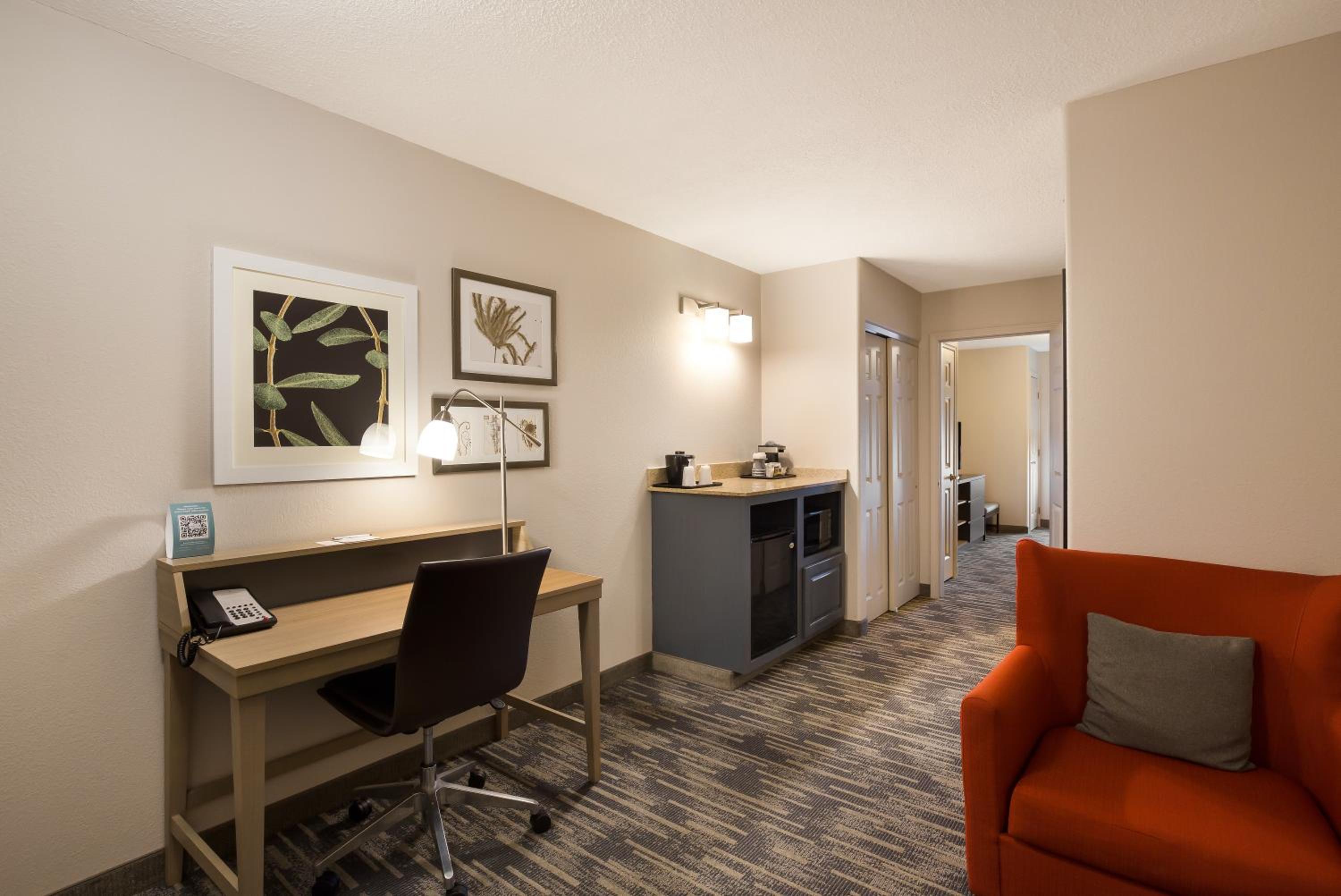 One-Bedroom King Suite with Sofa Bed - Photo 4