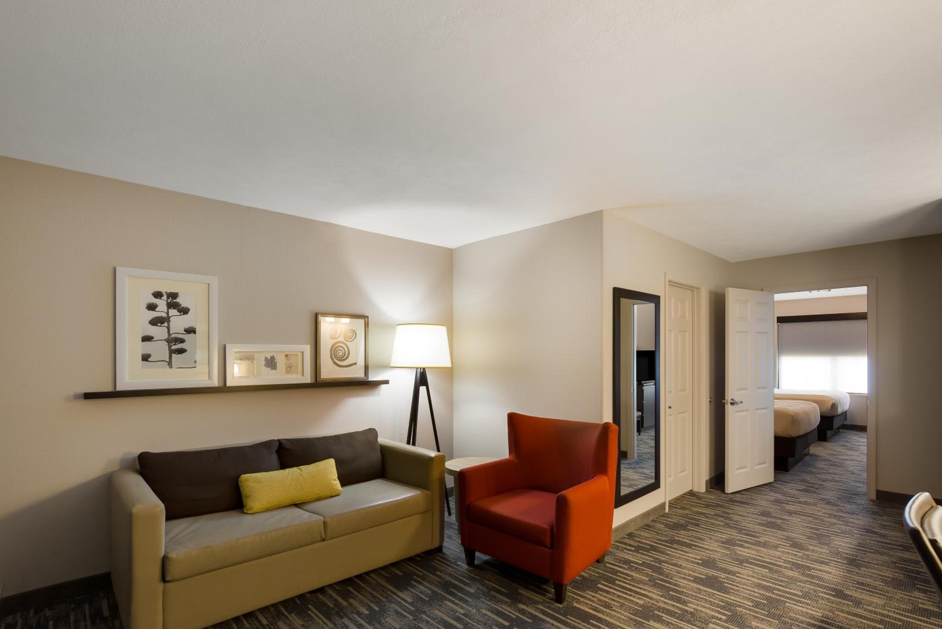 One-Bedroom Queen Suite with Sofa Bed - Photo 3