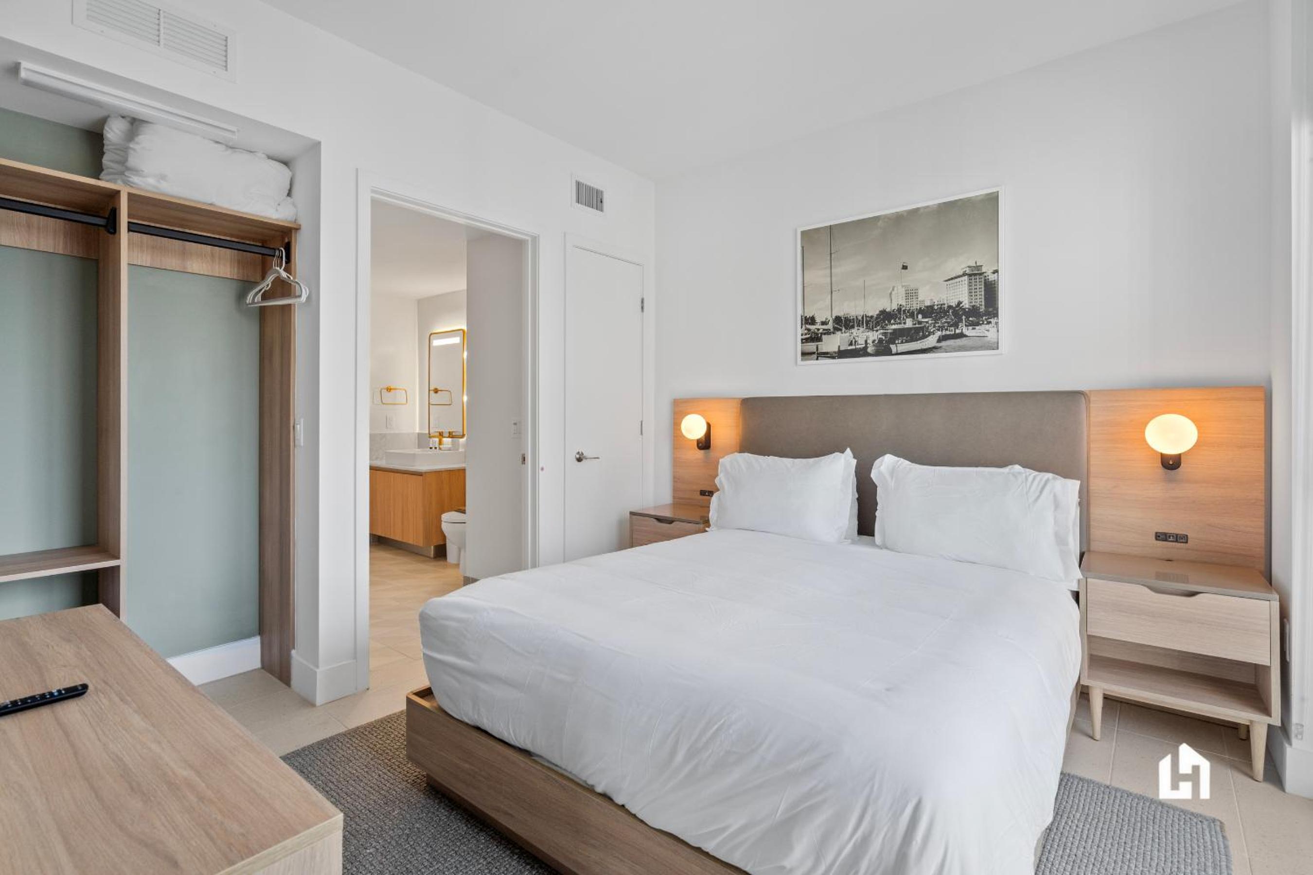 Two-Bedroom Apartment with Balcony photo 3