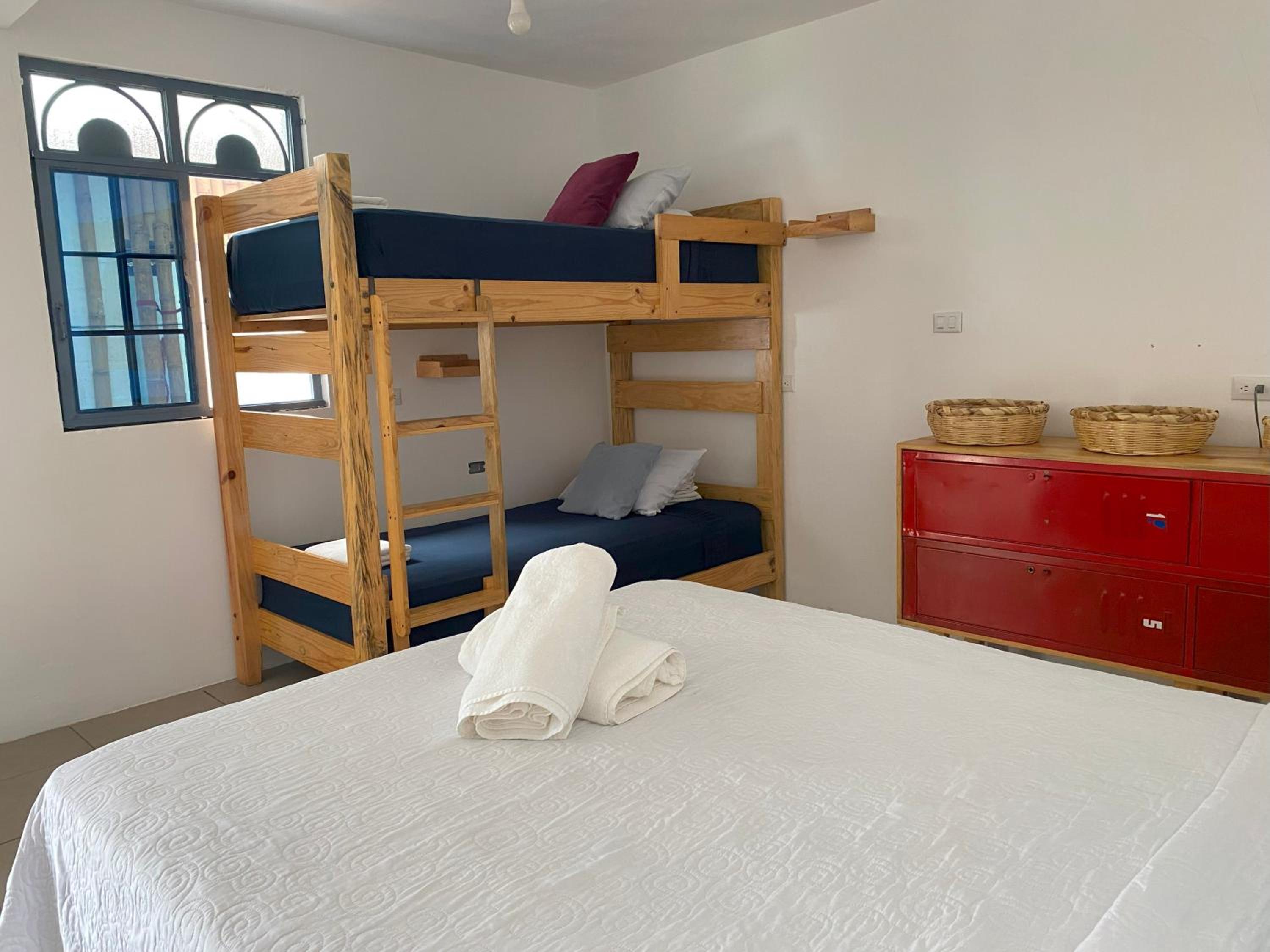 Quadruple Room with Private Bathroom photo 1