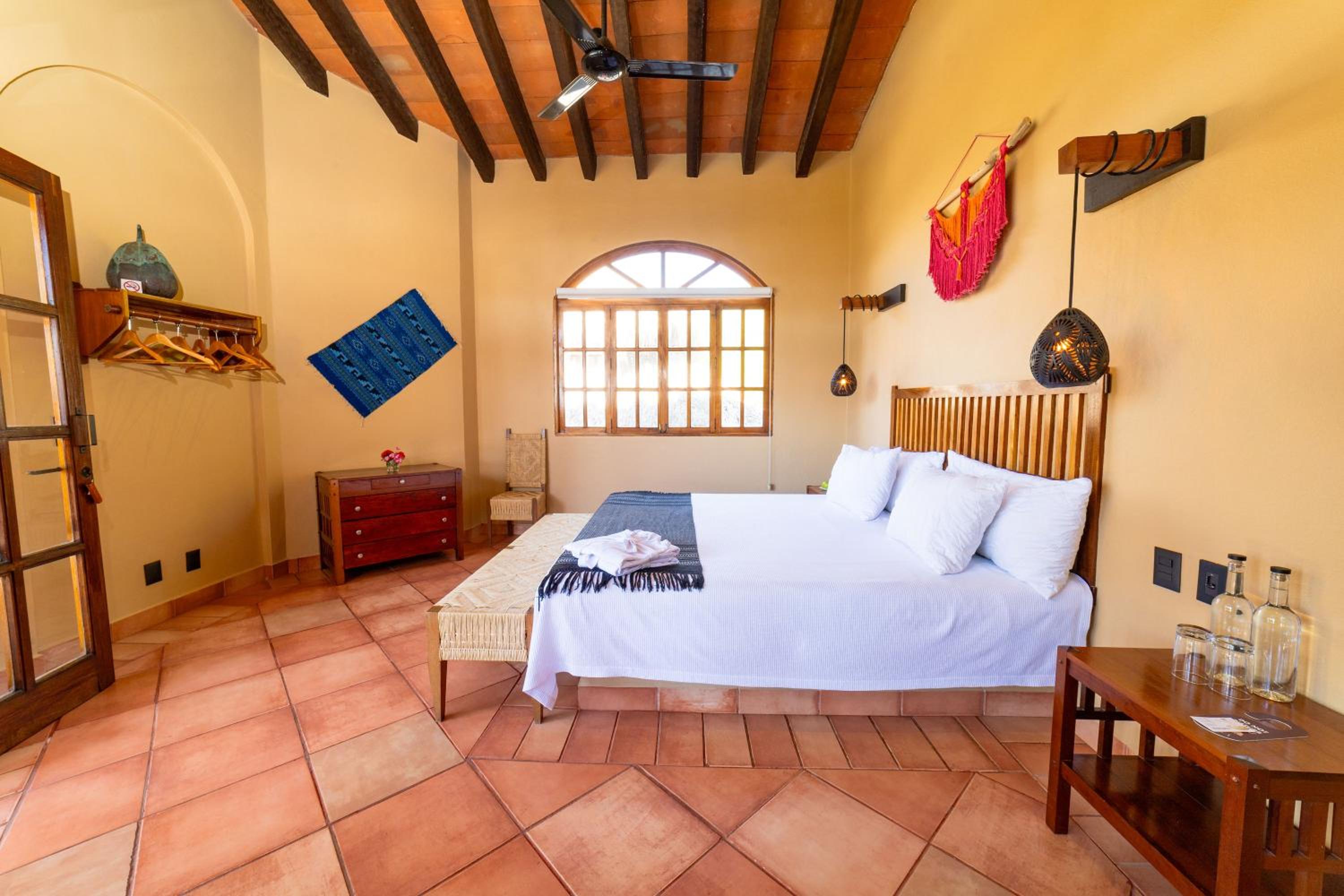 King Suite with Balcony - Photo 15