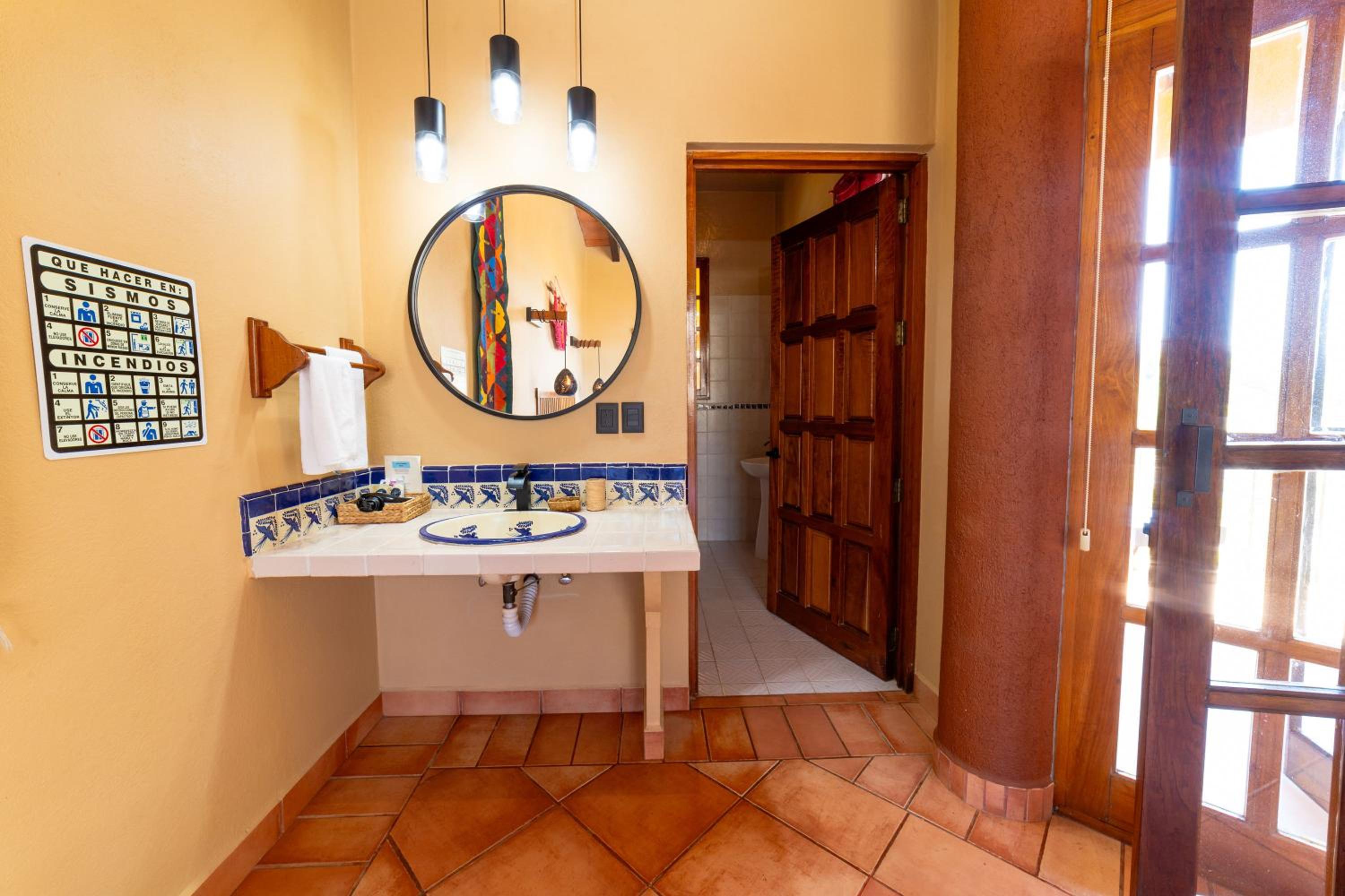 King Suite with Balcony - Photo 6