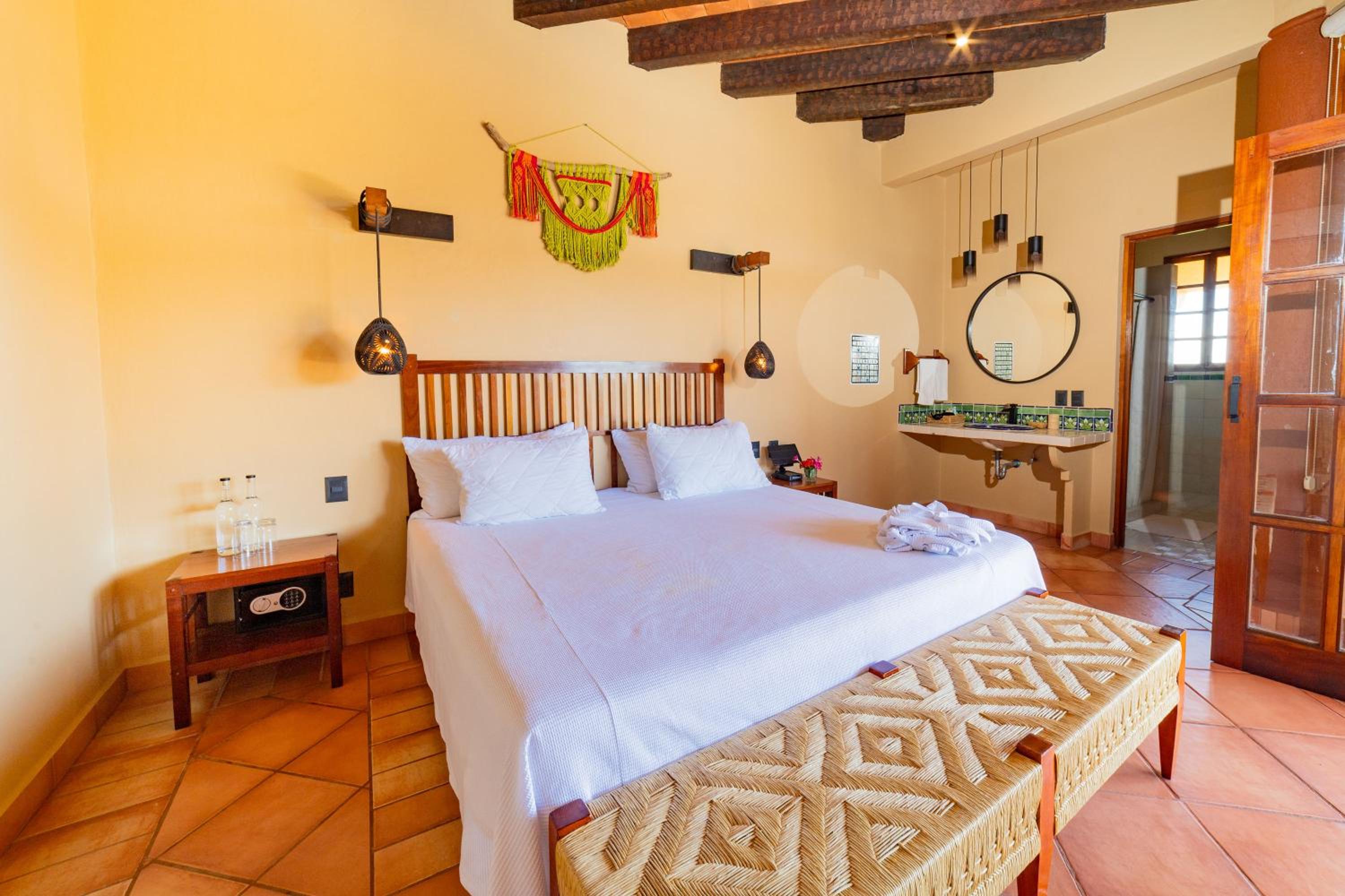 King Suite with Balcony - Photo 17
