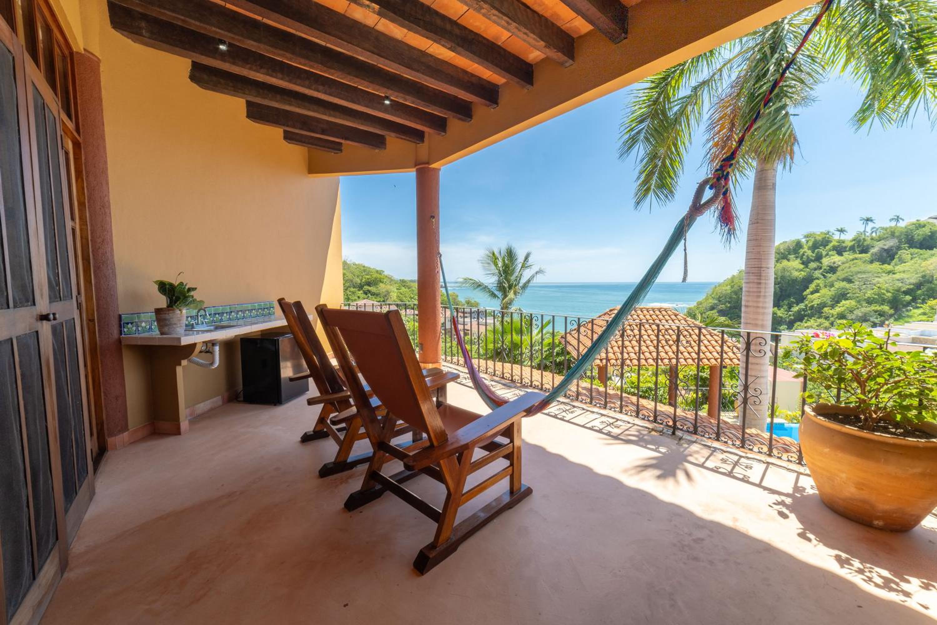 King Suite with Balcony - Photo 11