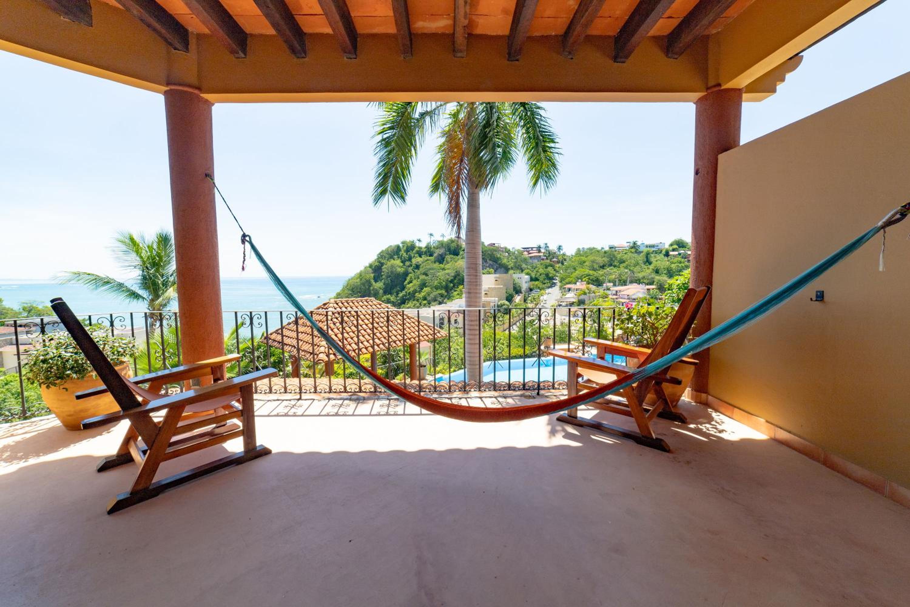 King Suite with Balcony - Photo 8