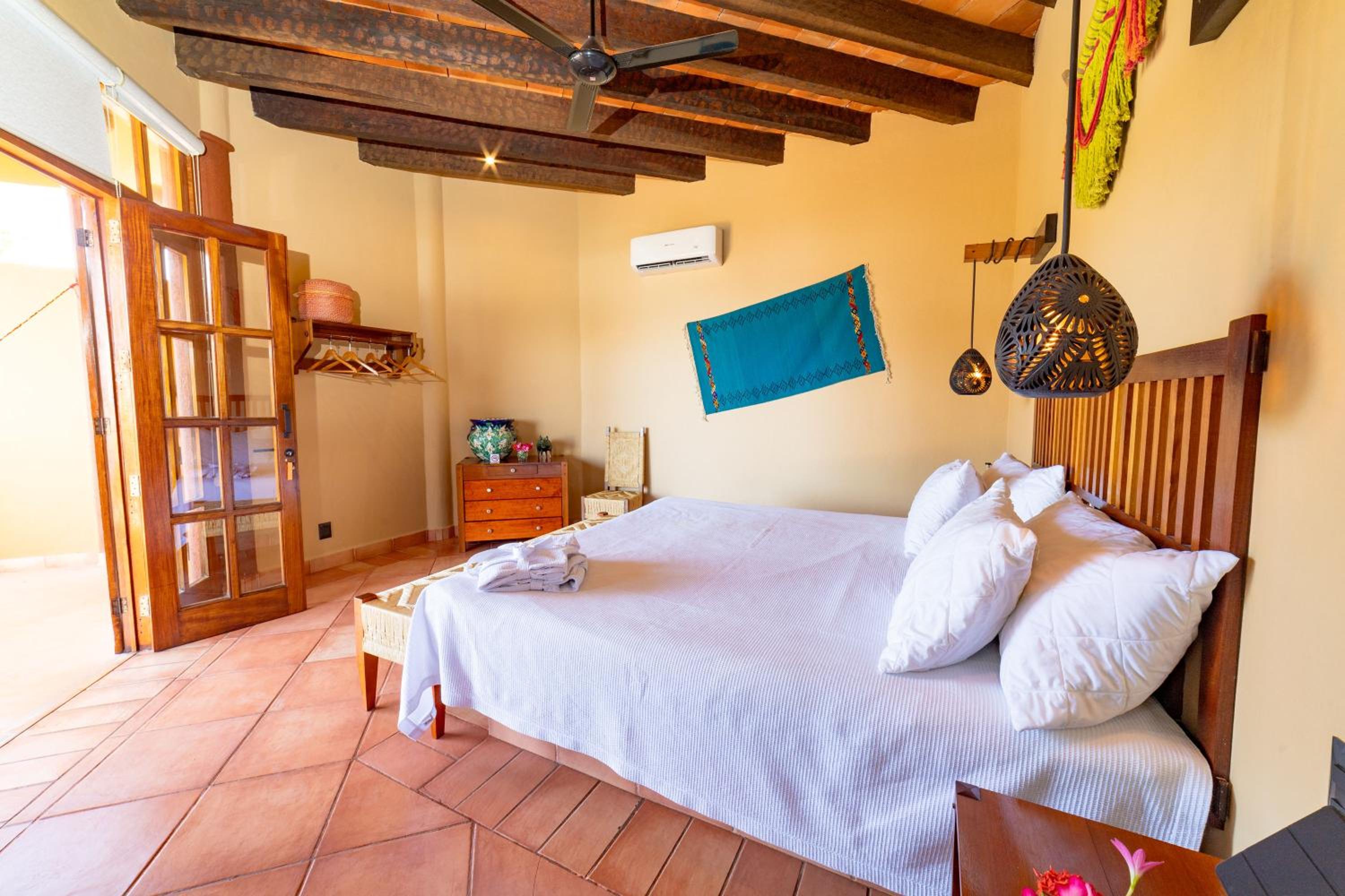 King Suite with Balcony - Photo 12