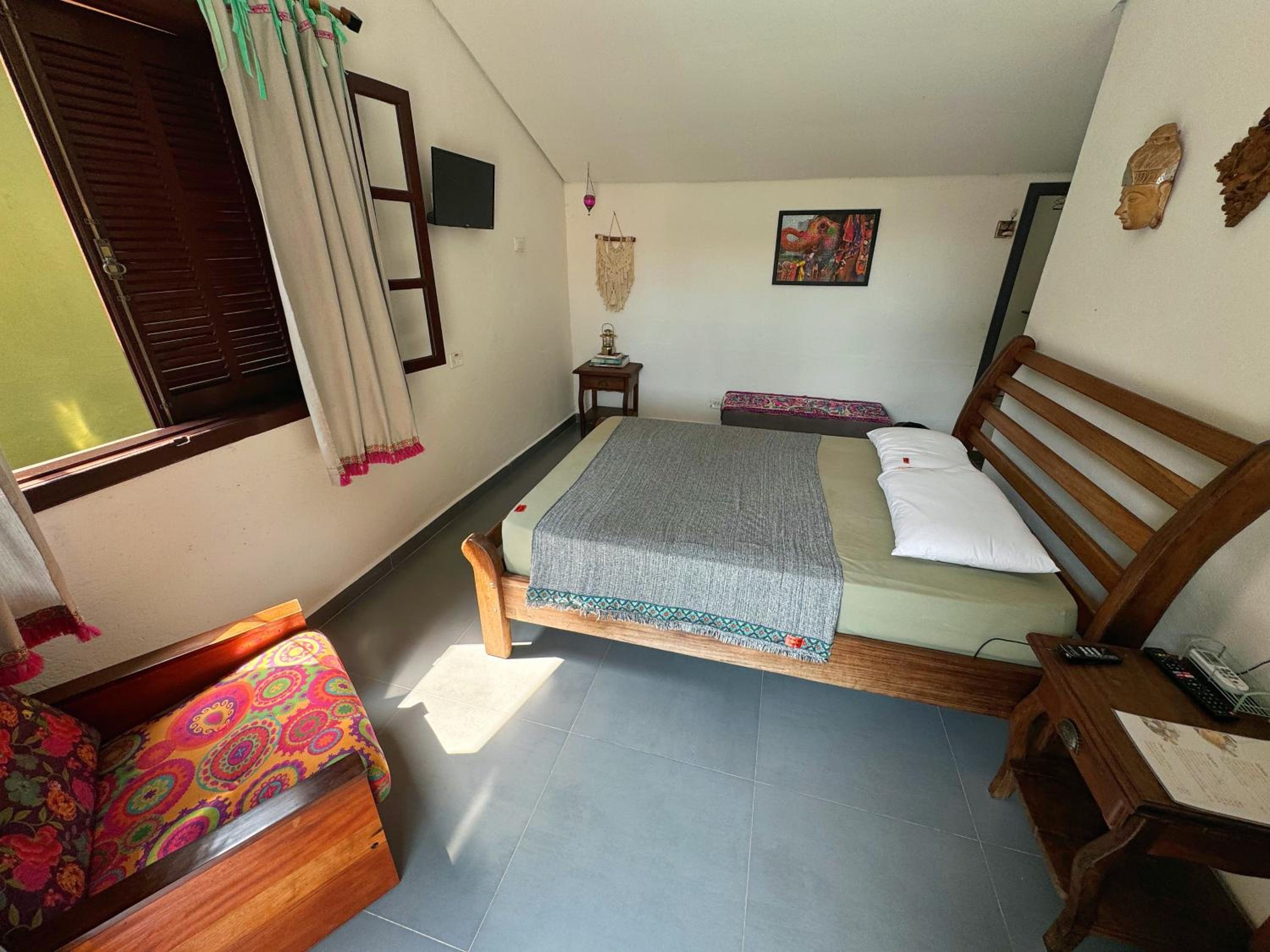 Double Room with Pool View - Photo 7