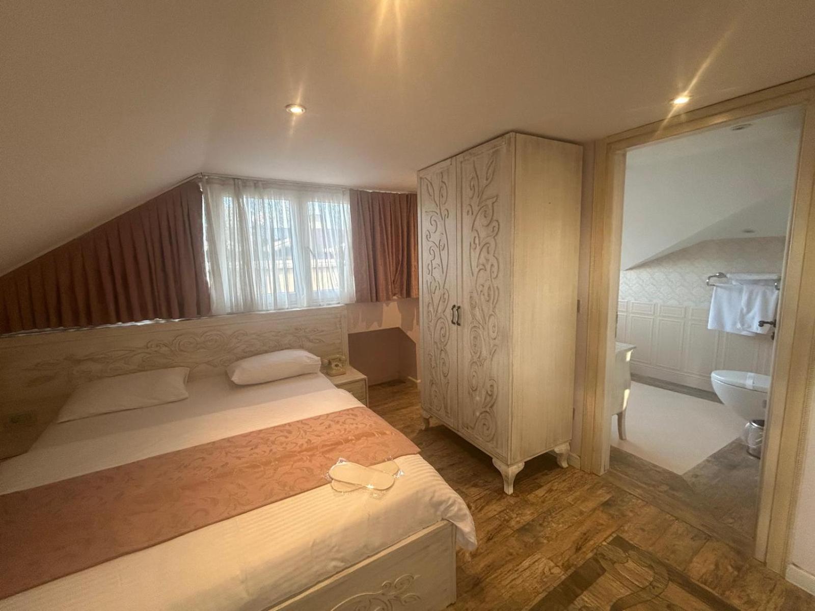 Standard King Room photo 1