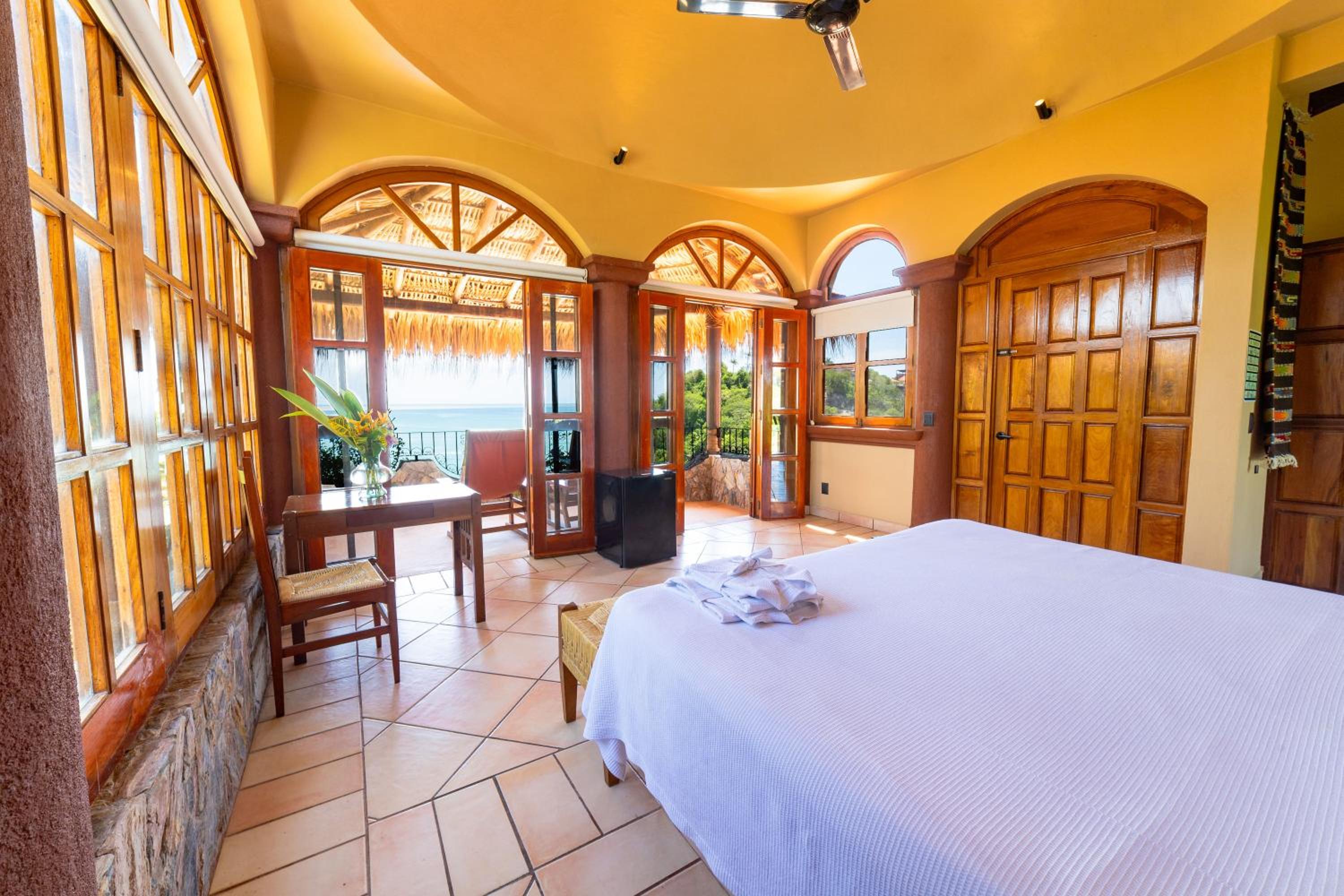 Executive Suite - Photo 6