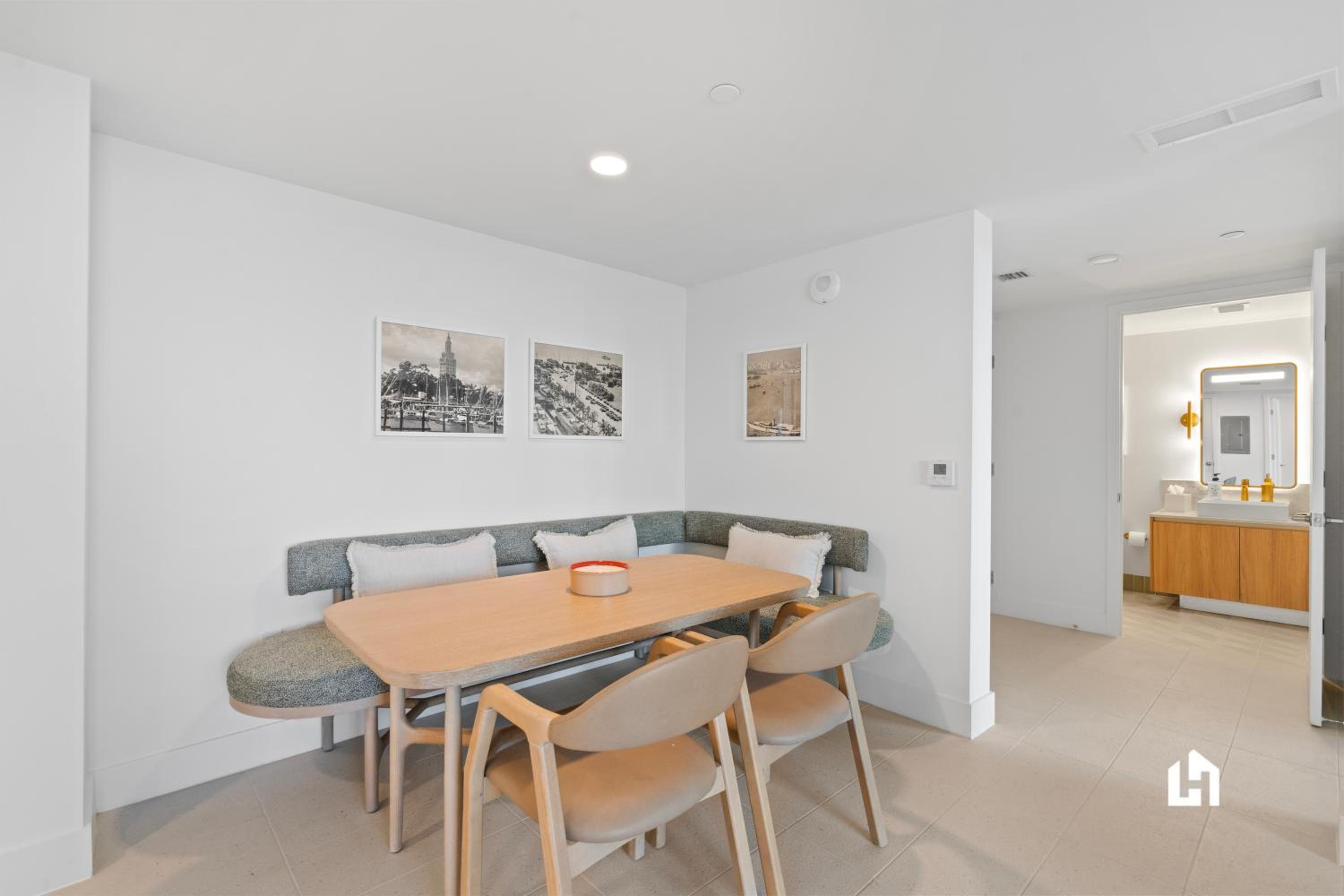 Two-Bedroom Deluxe Apartment photo 2