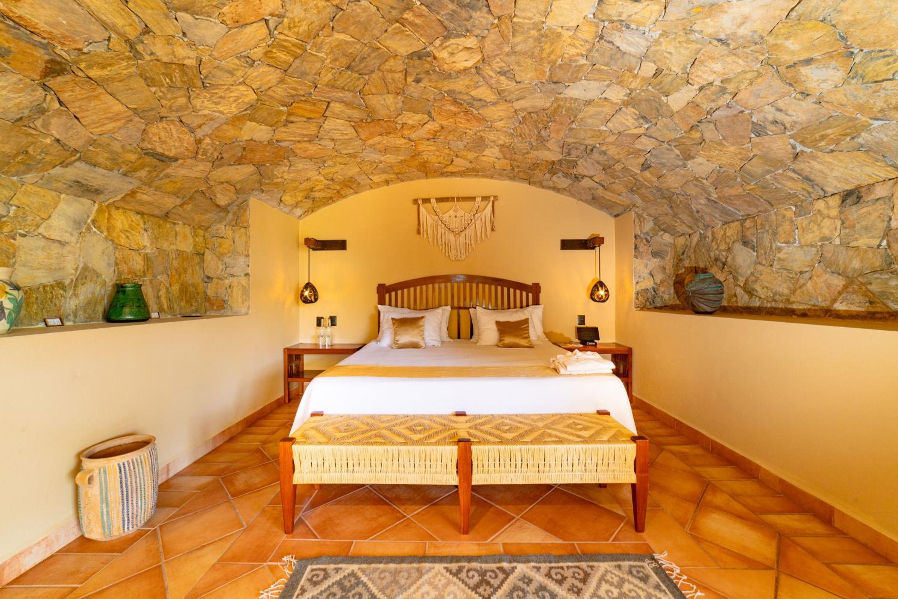 Deluxe Suite with Sea View - Photo 7