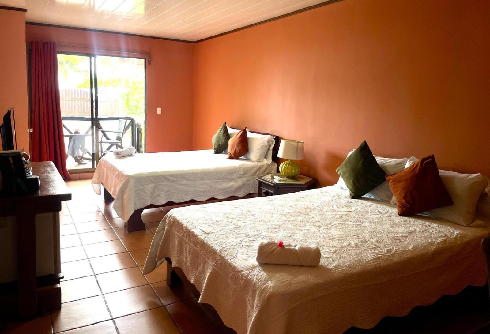 Twin Room with Balcony and Sea View photo 3