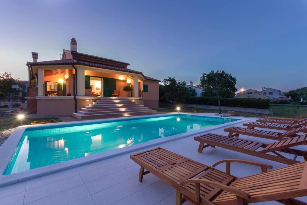 Villa photo 3