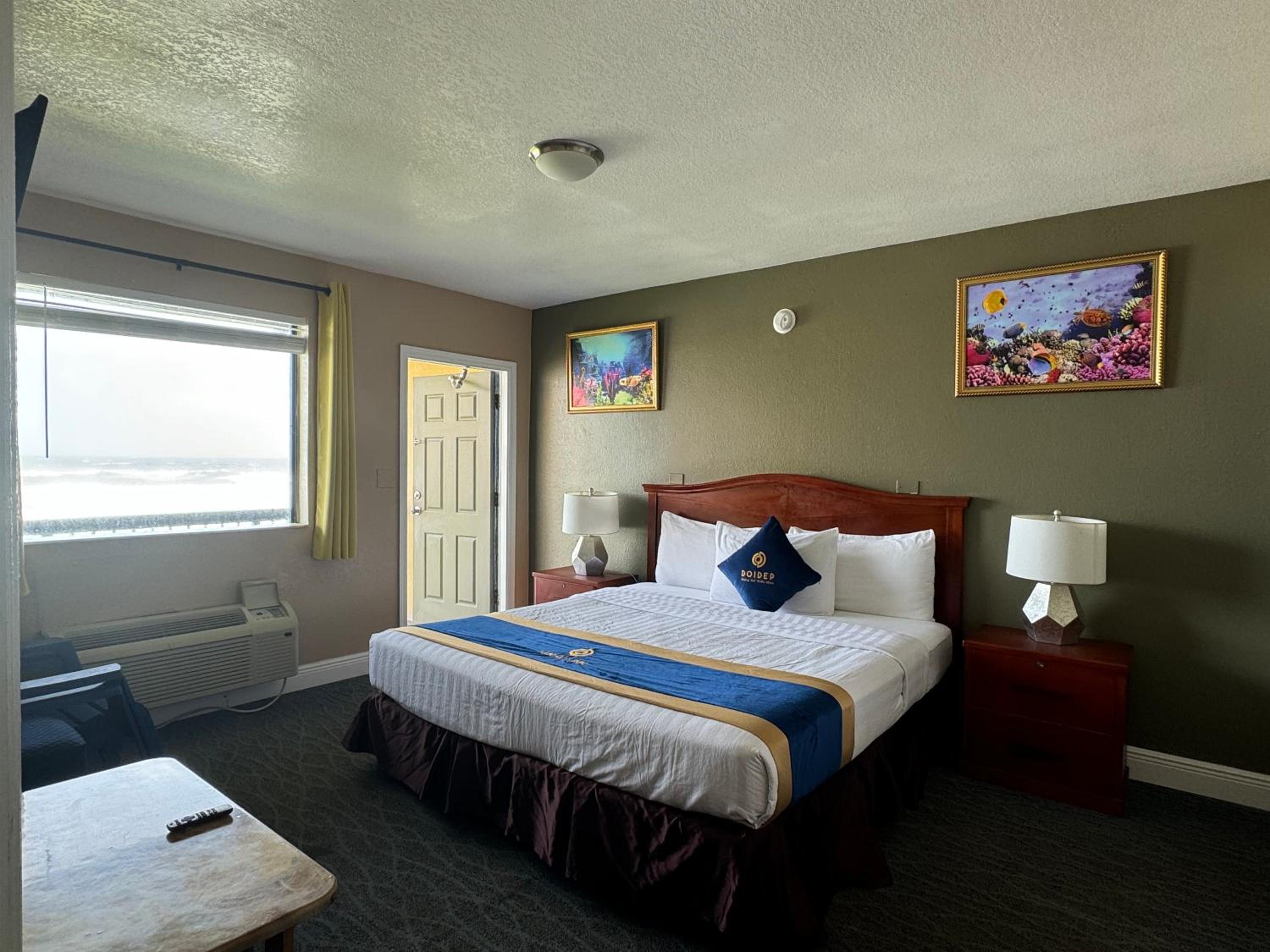 Family Room with Sea View - Photo 4