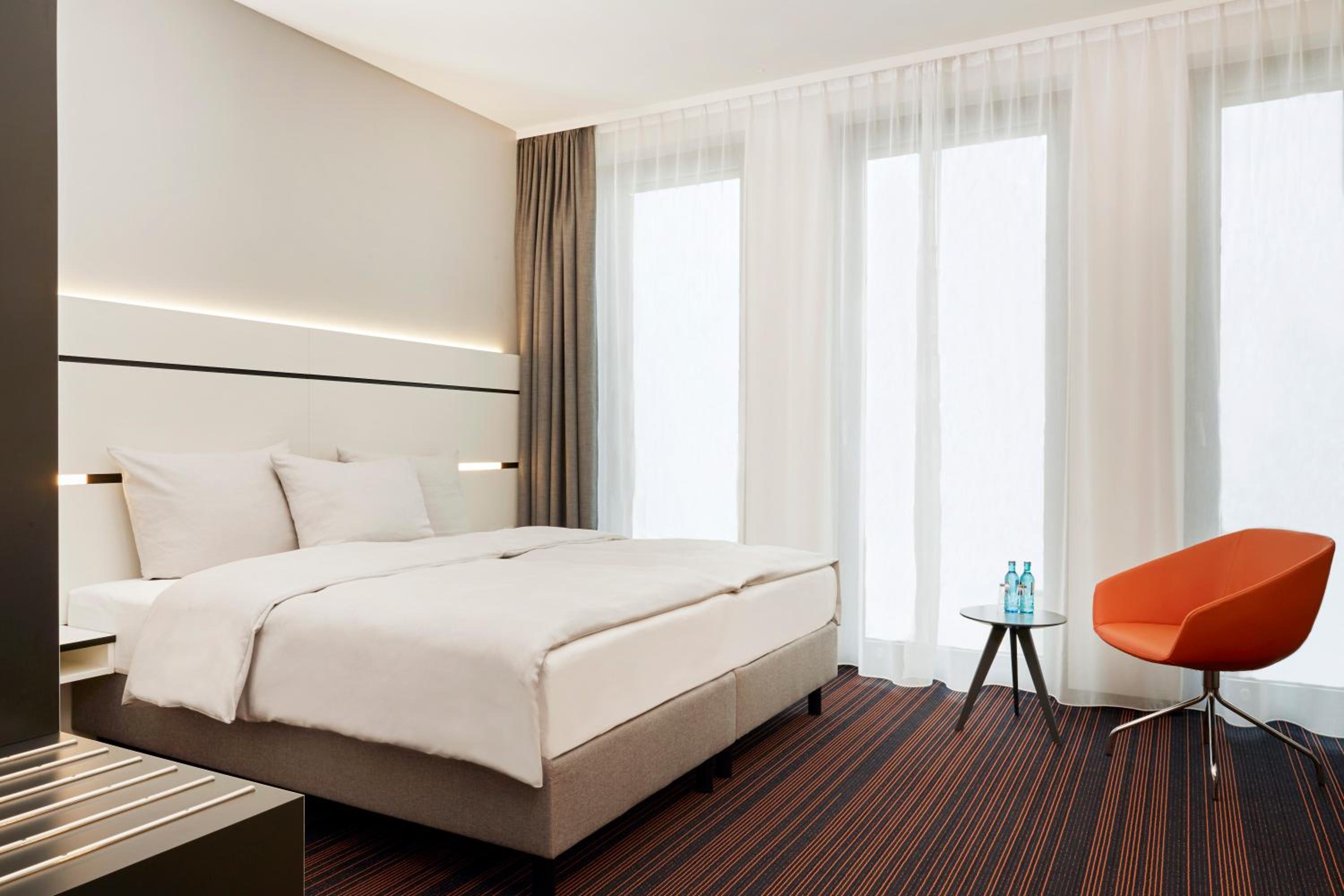 Superior Double Room thumbnail 6