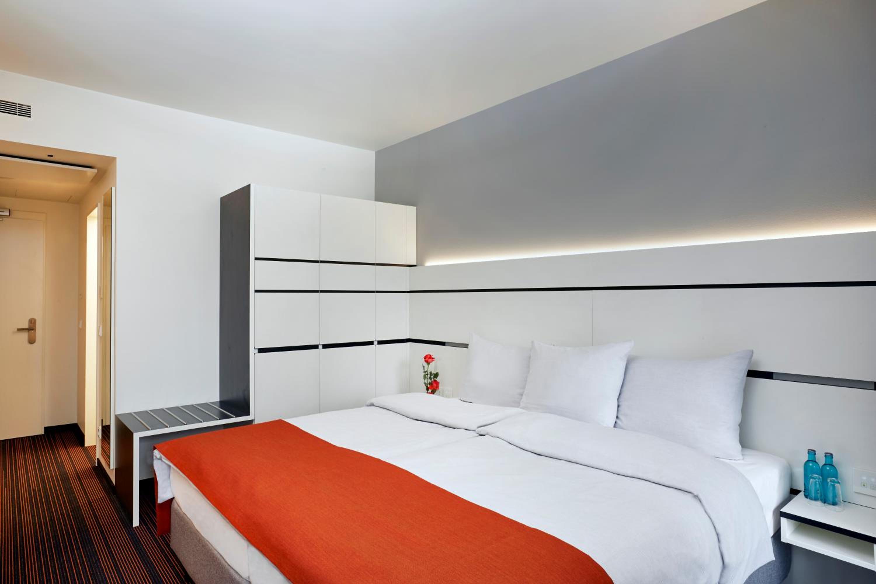 Comfort Double or Twin Room thumbnail 6