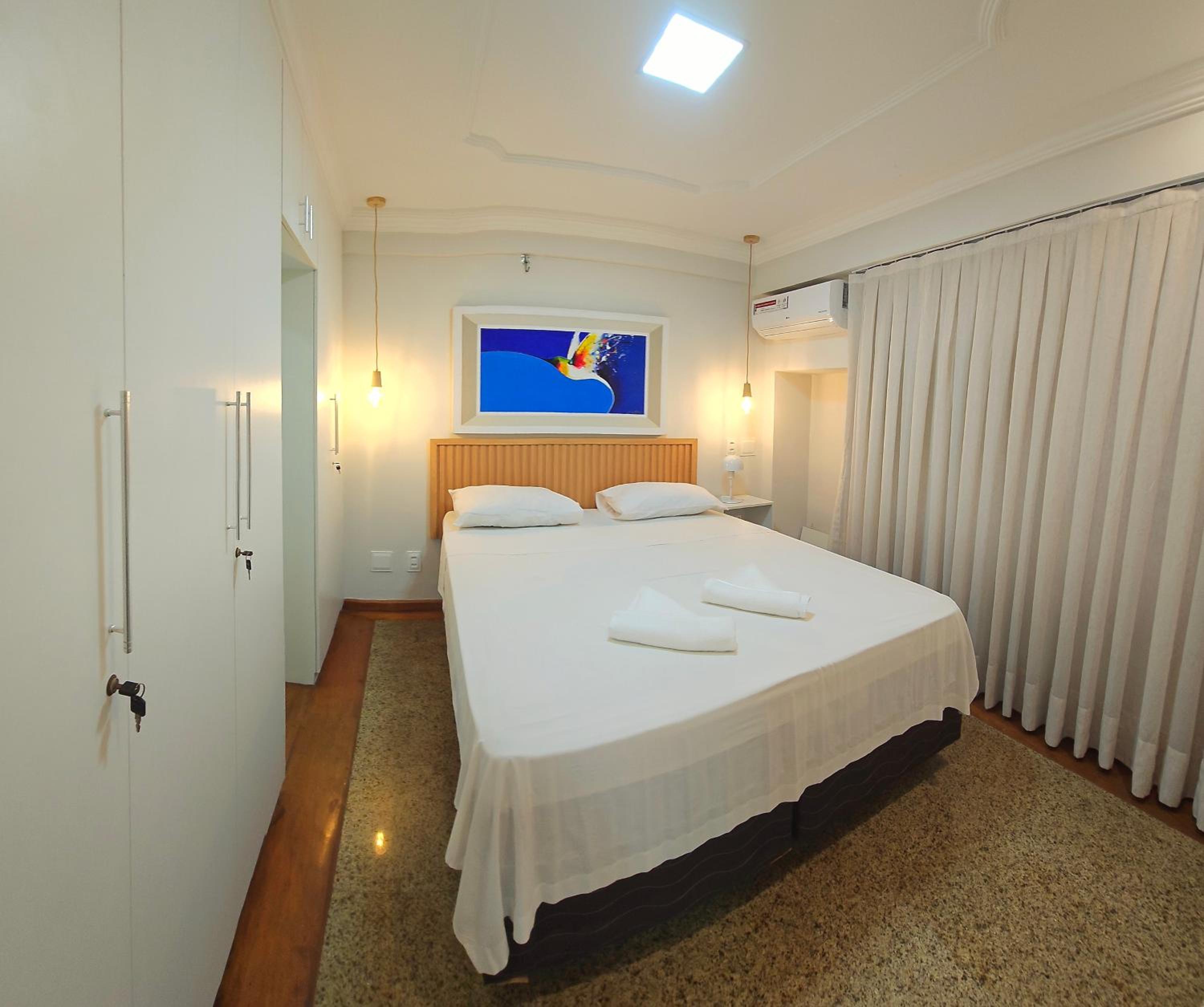 One-Bedroom Apartment with City View photo 3