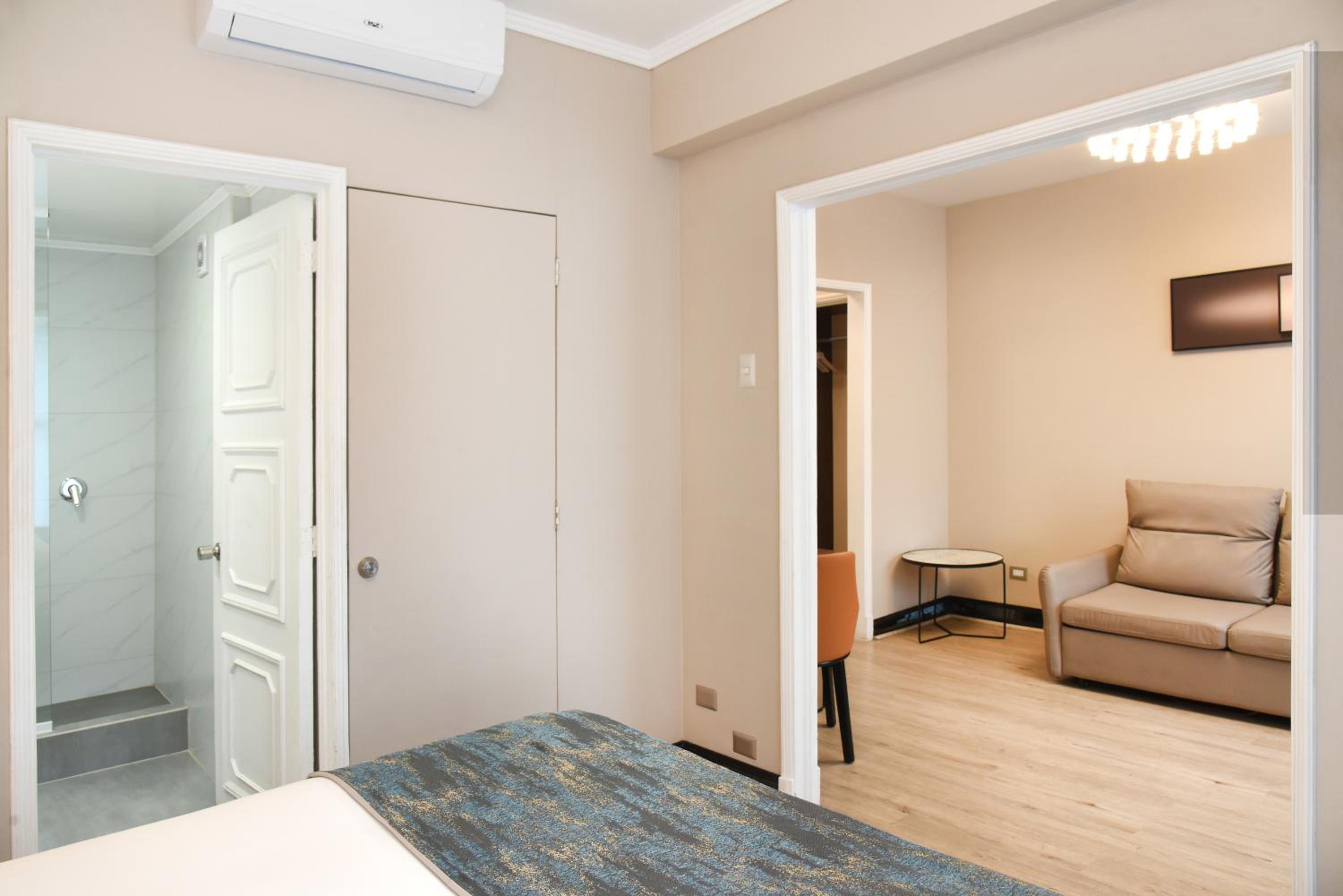 Deluxe King Room photo 2