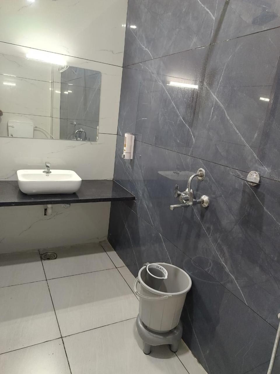 Deluxe Double Room (2 Adults + 1 Child) photo 2