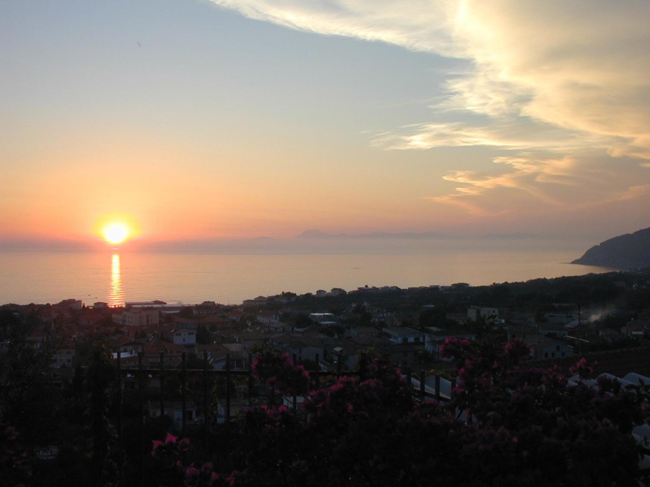 Large Two-Bedroom Apartment With Sea View photo 2