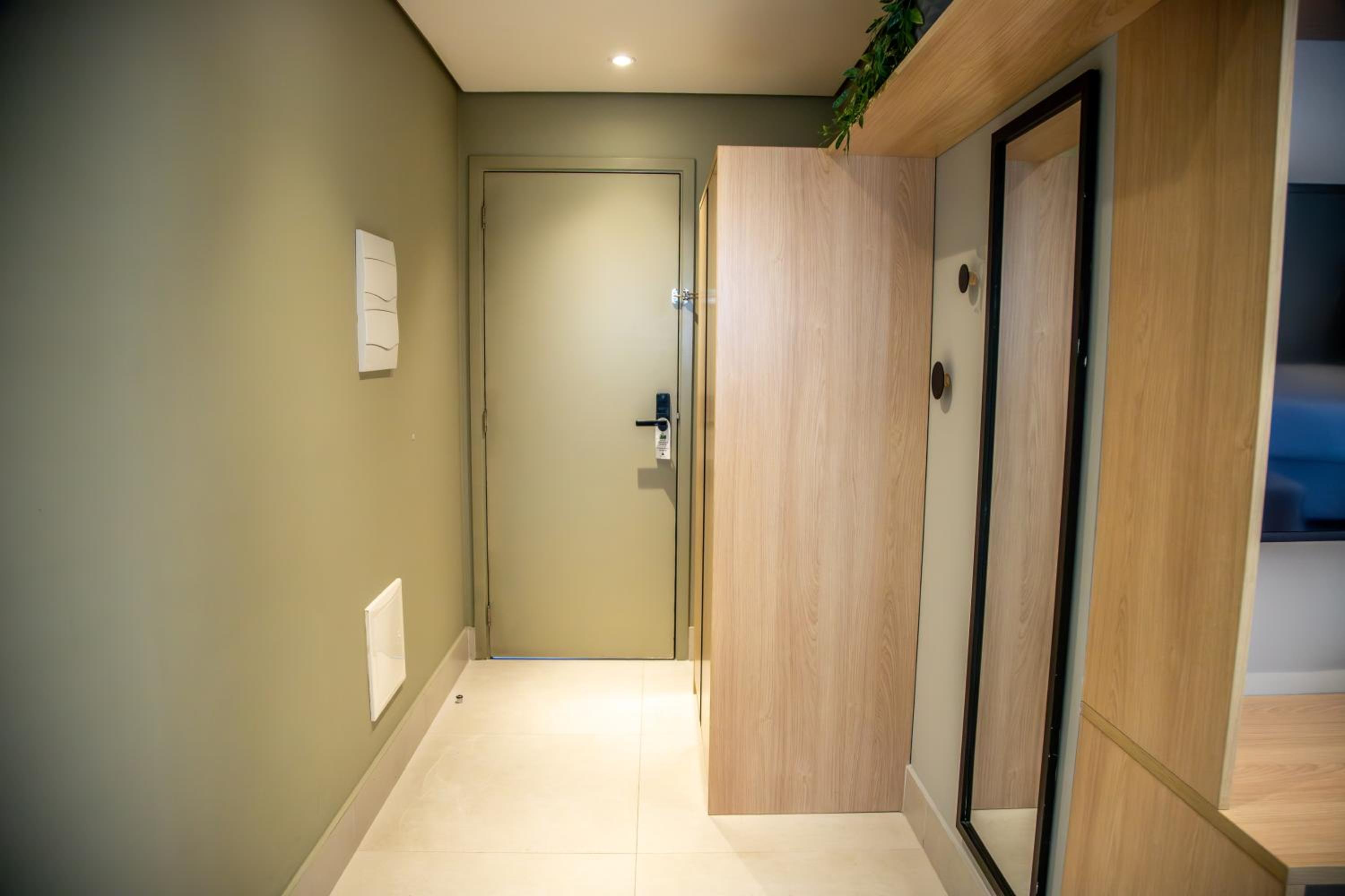 Deluxe Queen Suite - Photo 4