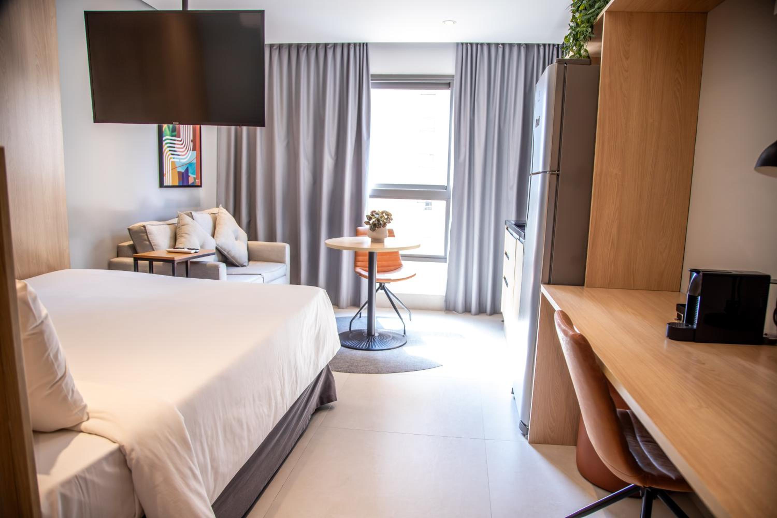Queen Suite - Photo 27