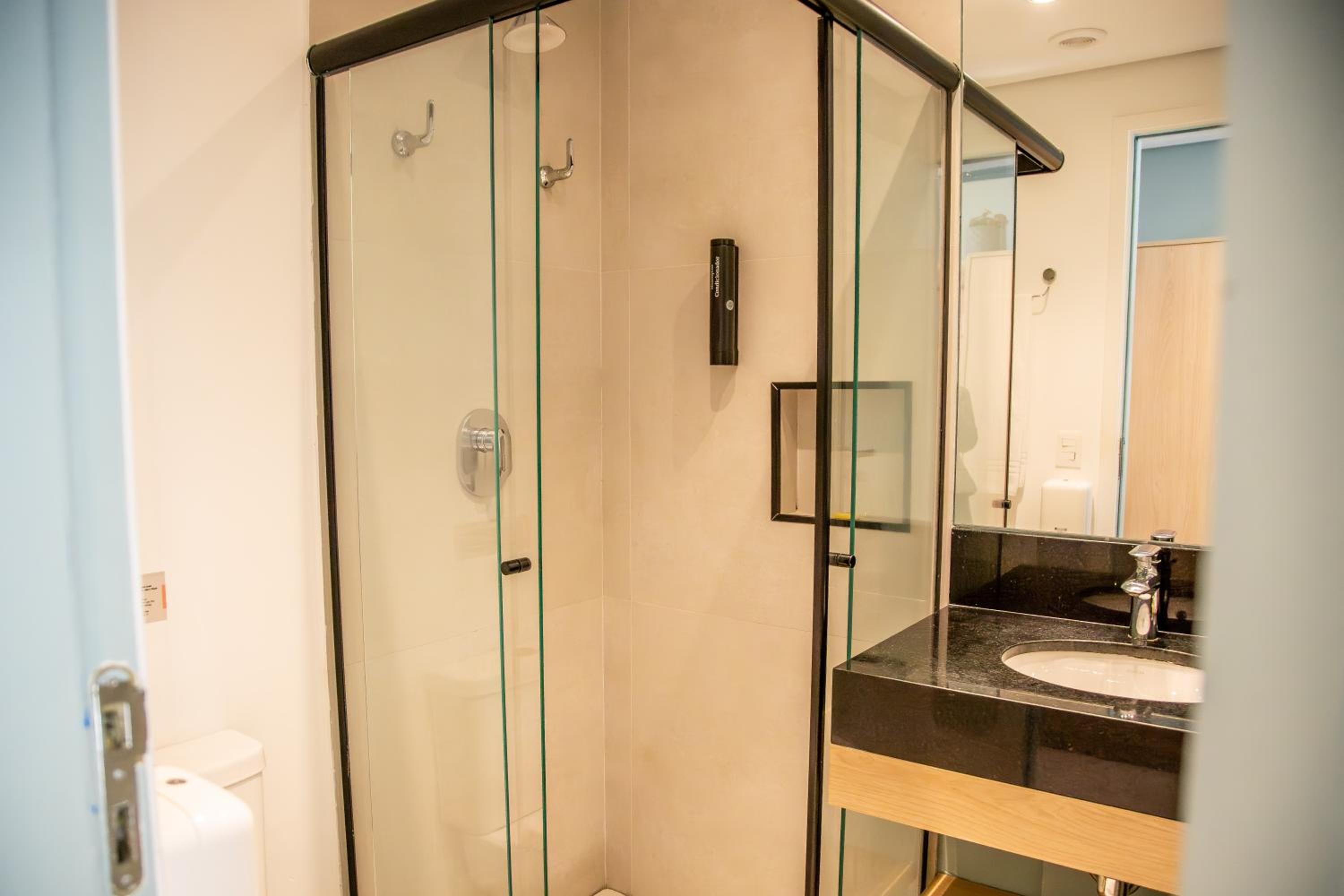 Queen Suite - Photo 26