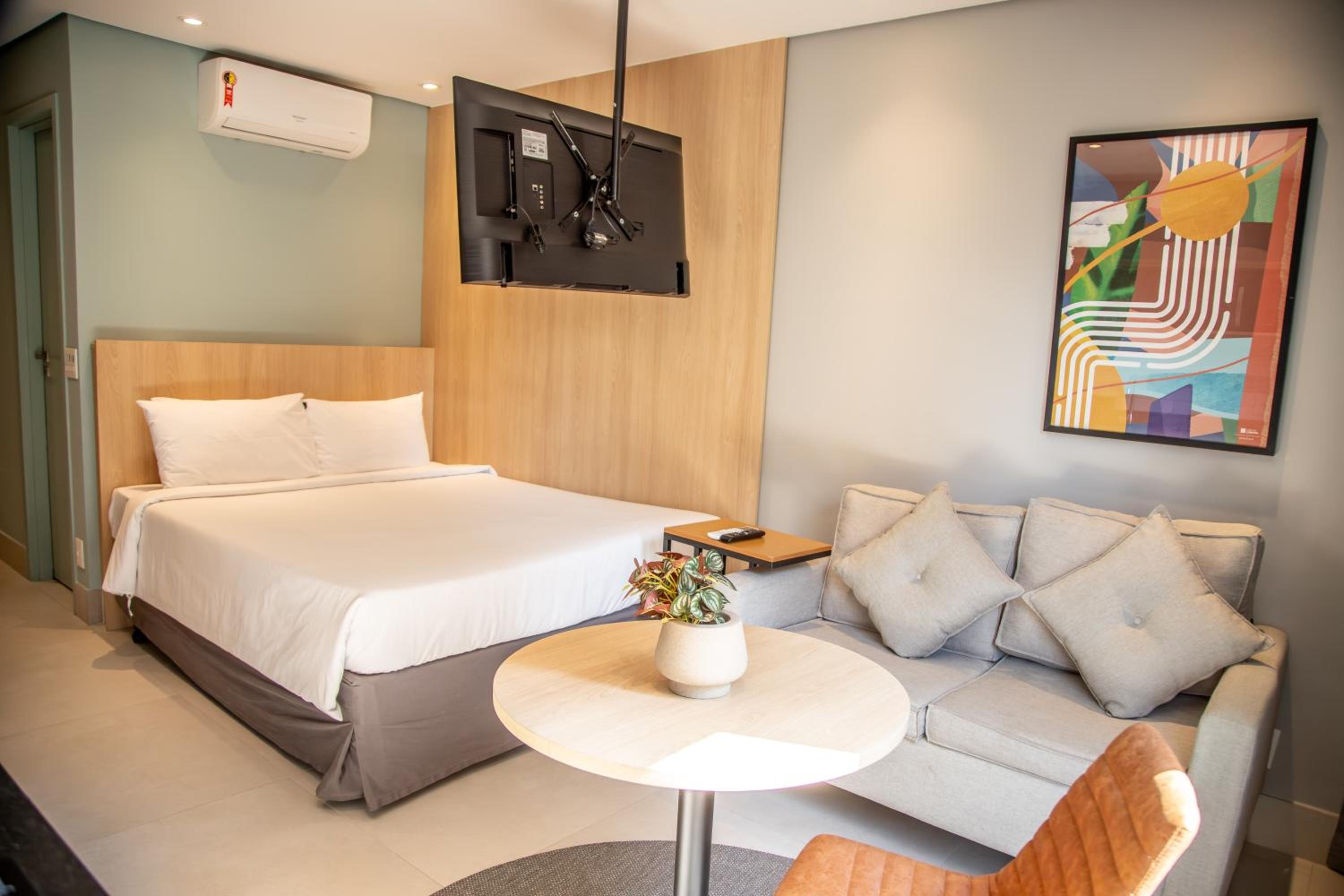 Queen Suite - Photo 21