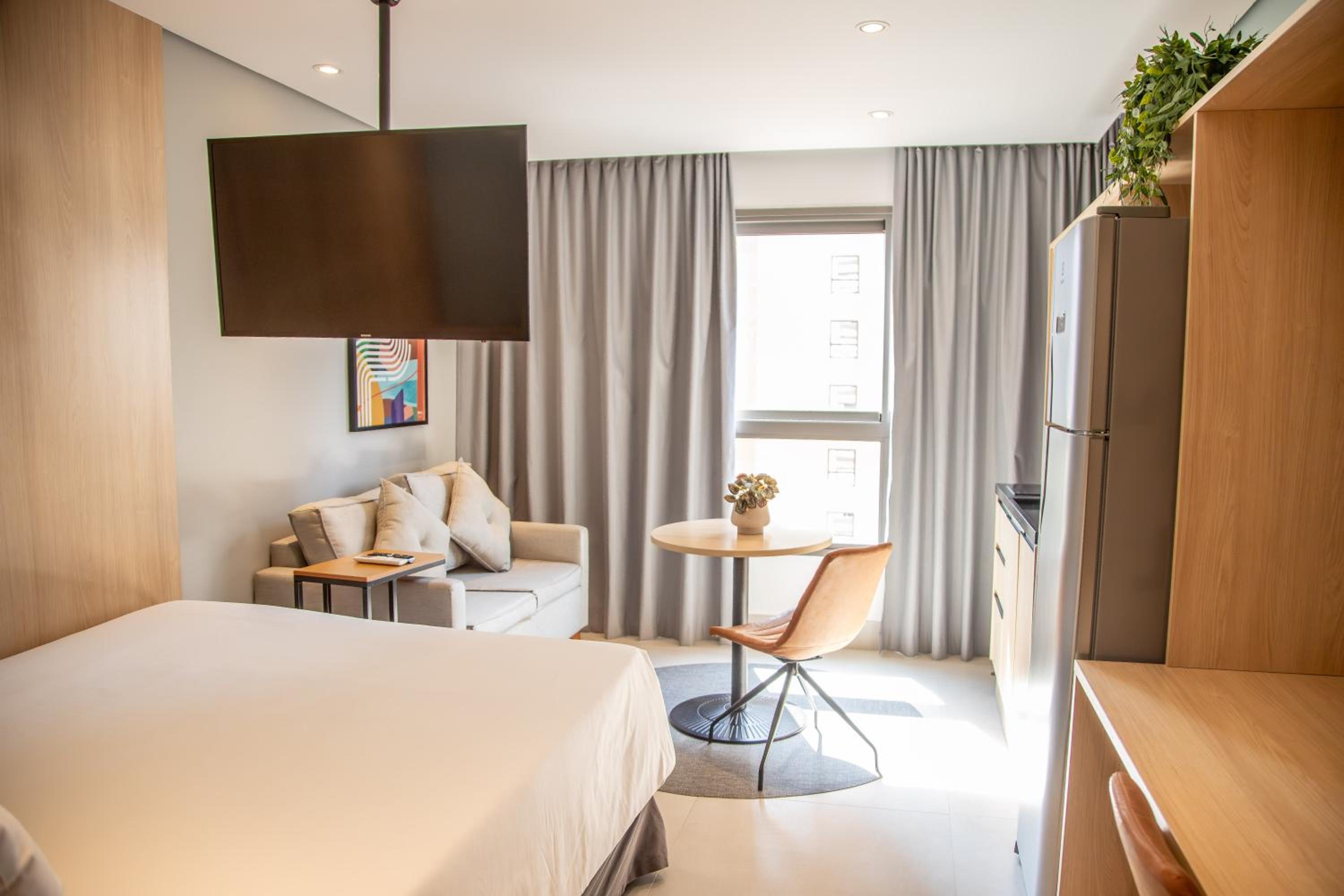 Queen Suite - Photo 25