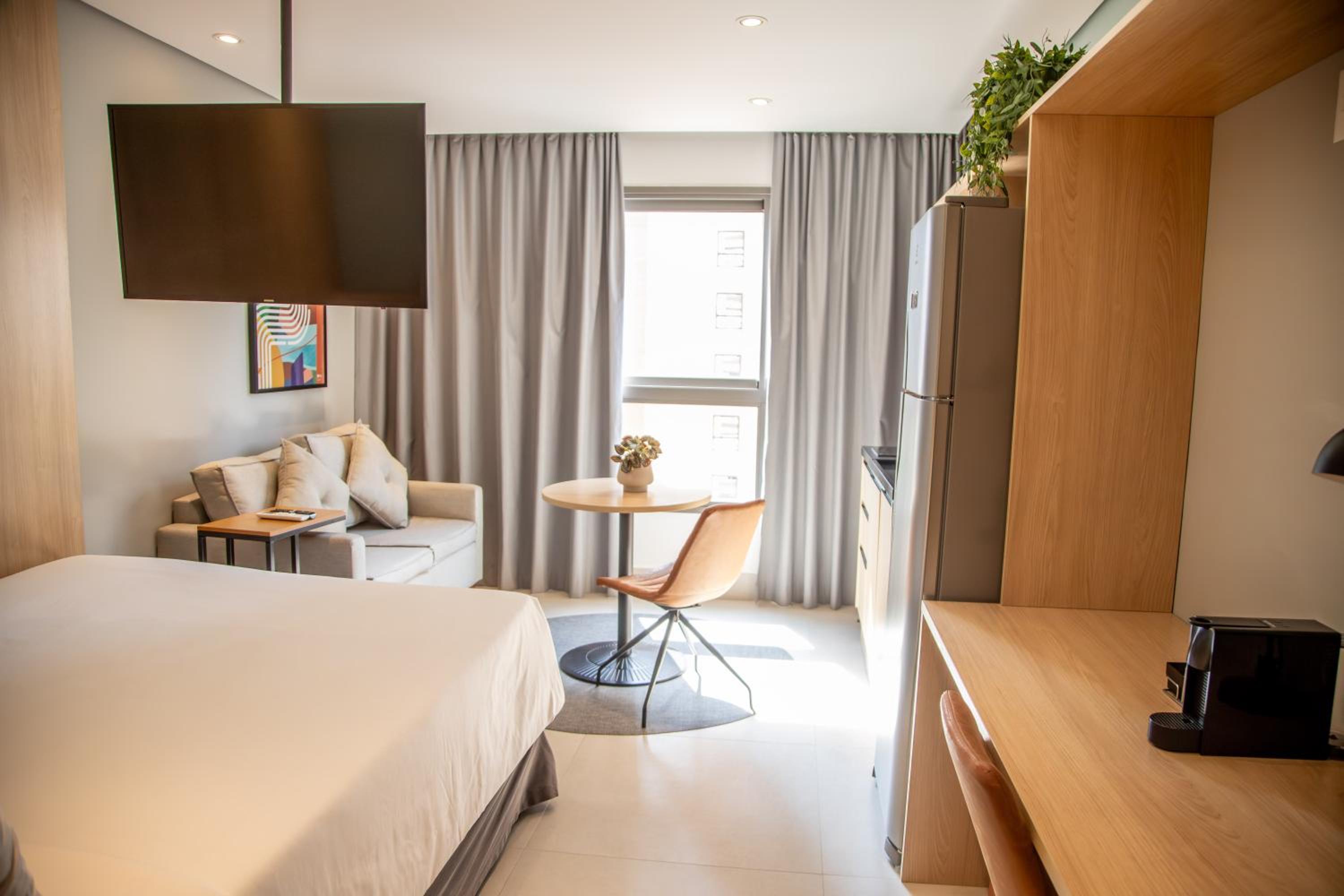 Queen Suite - Photo 28