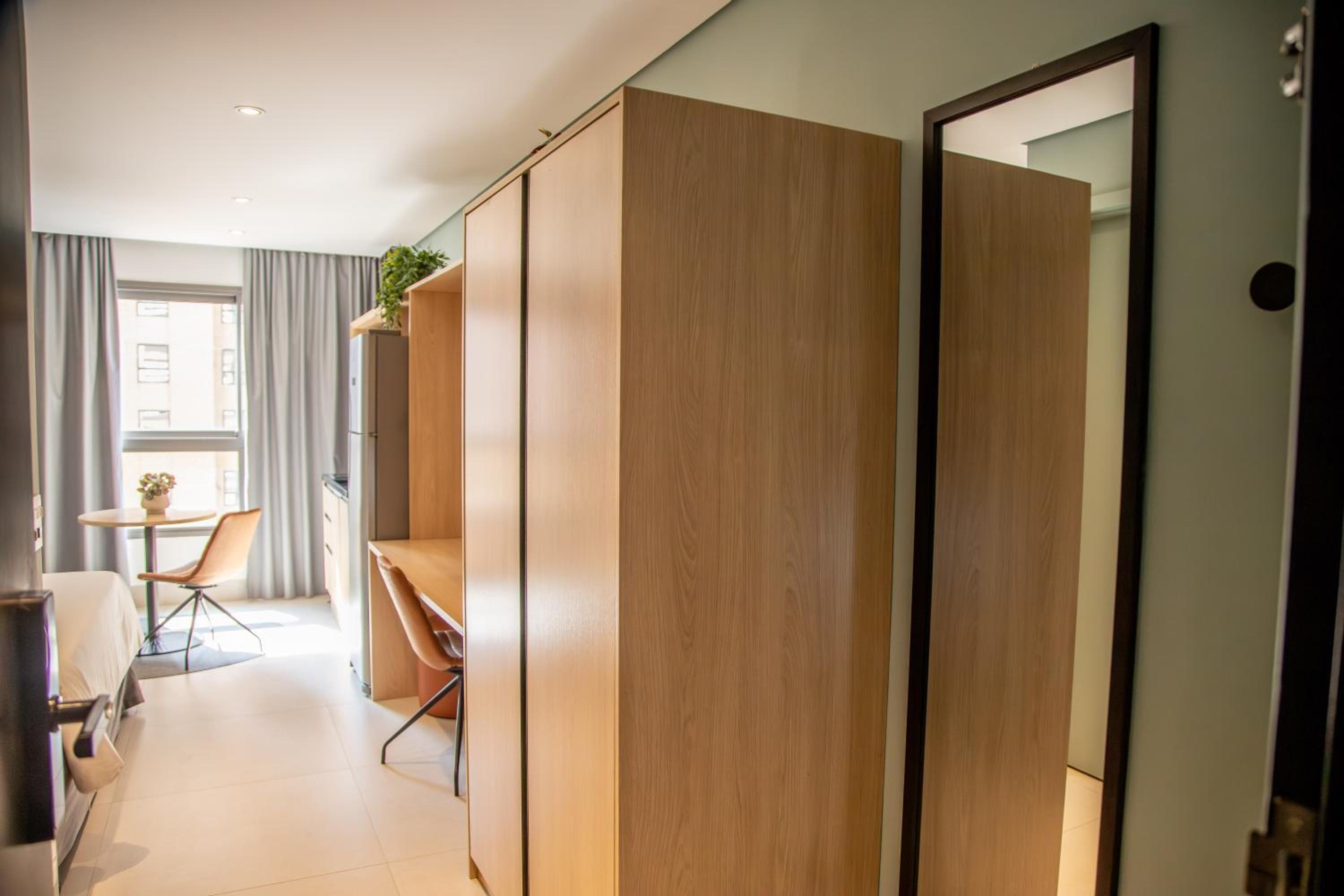 Queen Suite - Photo 8