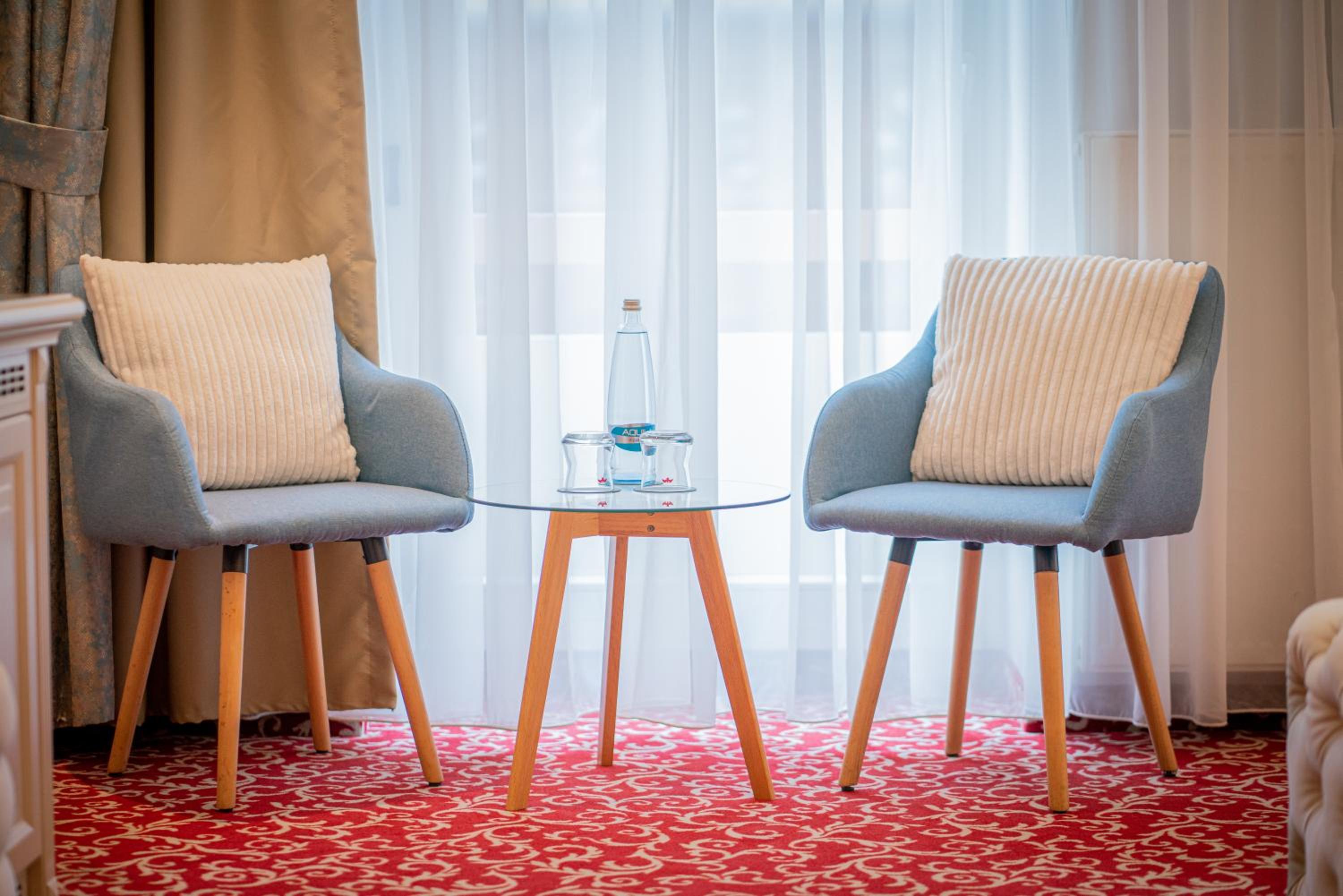 Deluxe Double or Twin Room - Photo 12